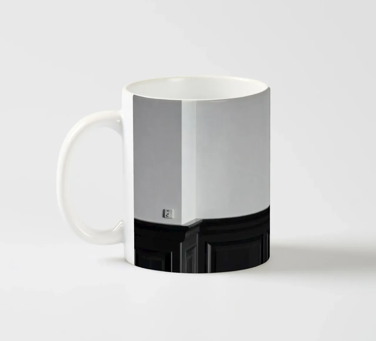 spazio interno con contrasto di luci e ombre tazza in ceramica da DesignDoodle