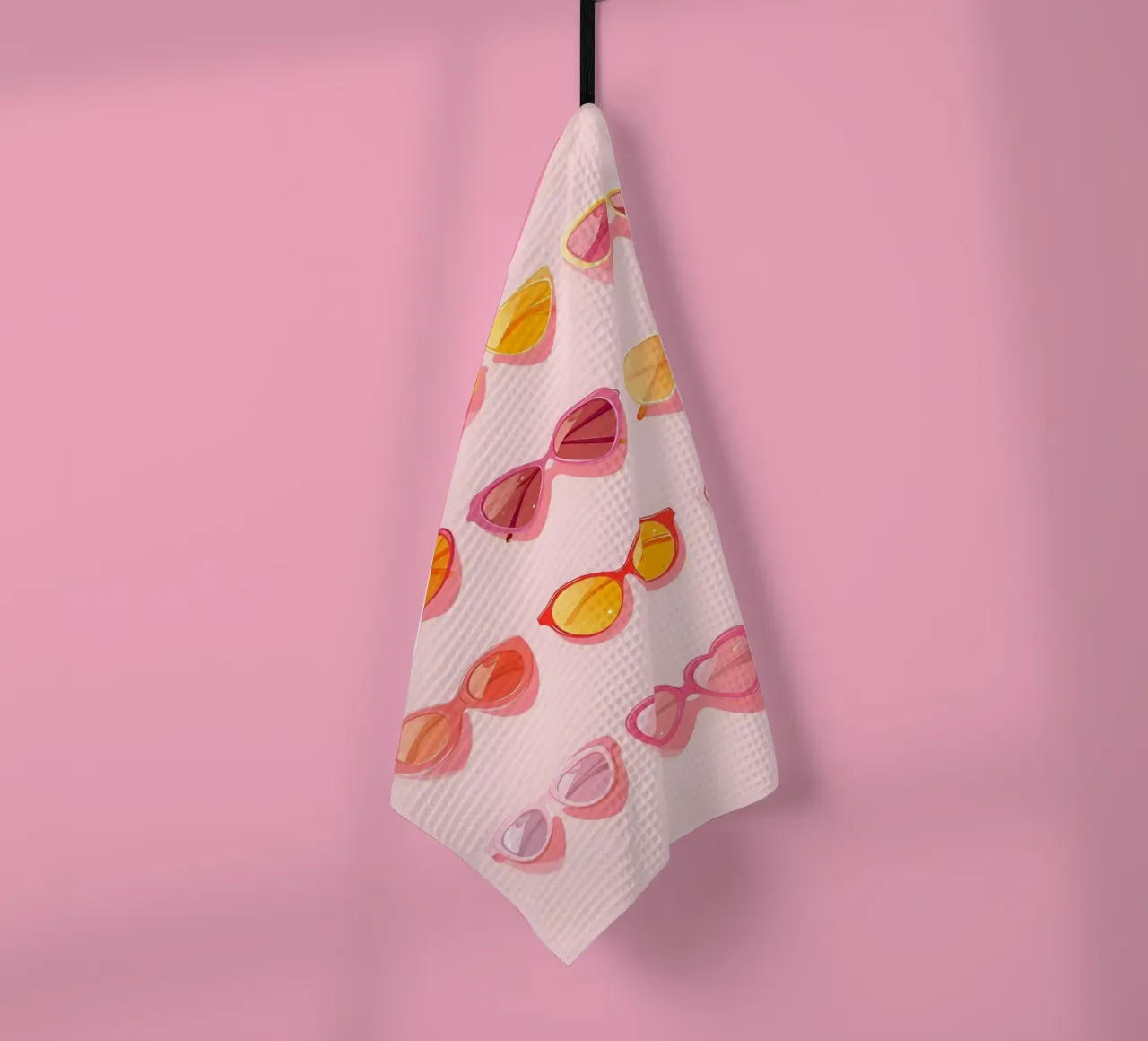 Lunettes de soleil roses ombrées Retro Summer Glam Pop Art Print torchon de NorwesClub