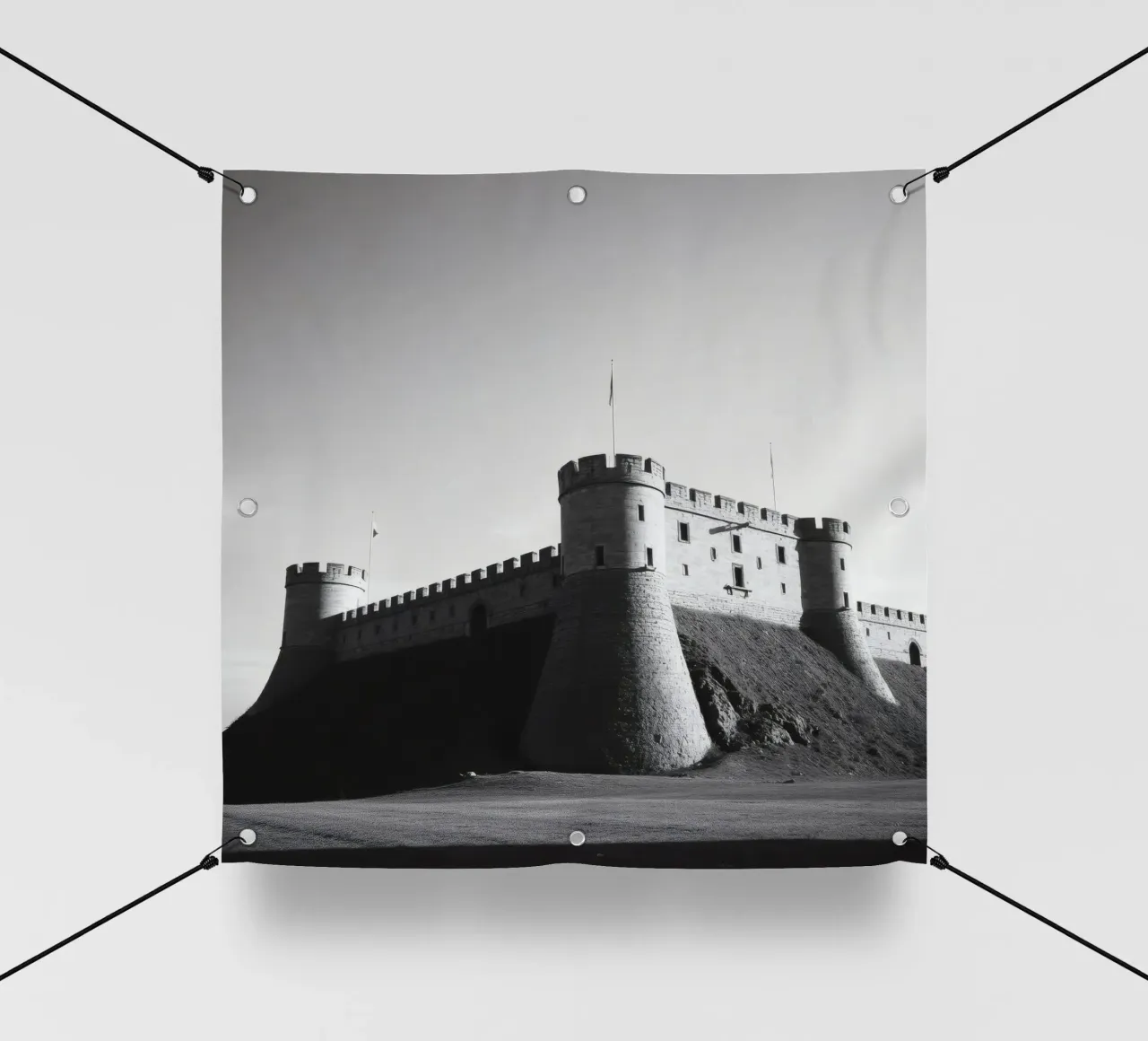 Lo storico castello in pietra si erge sulla cima di una collina sotto un cielo limpido telo in pvc da DesignDoodle