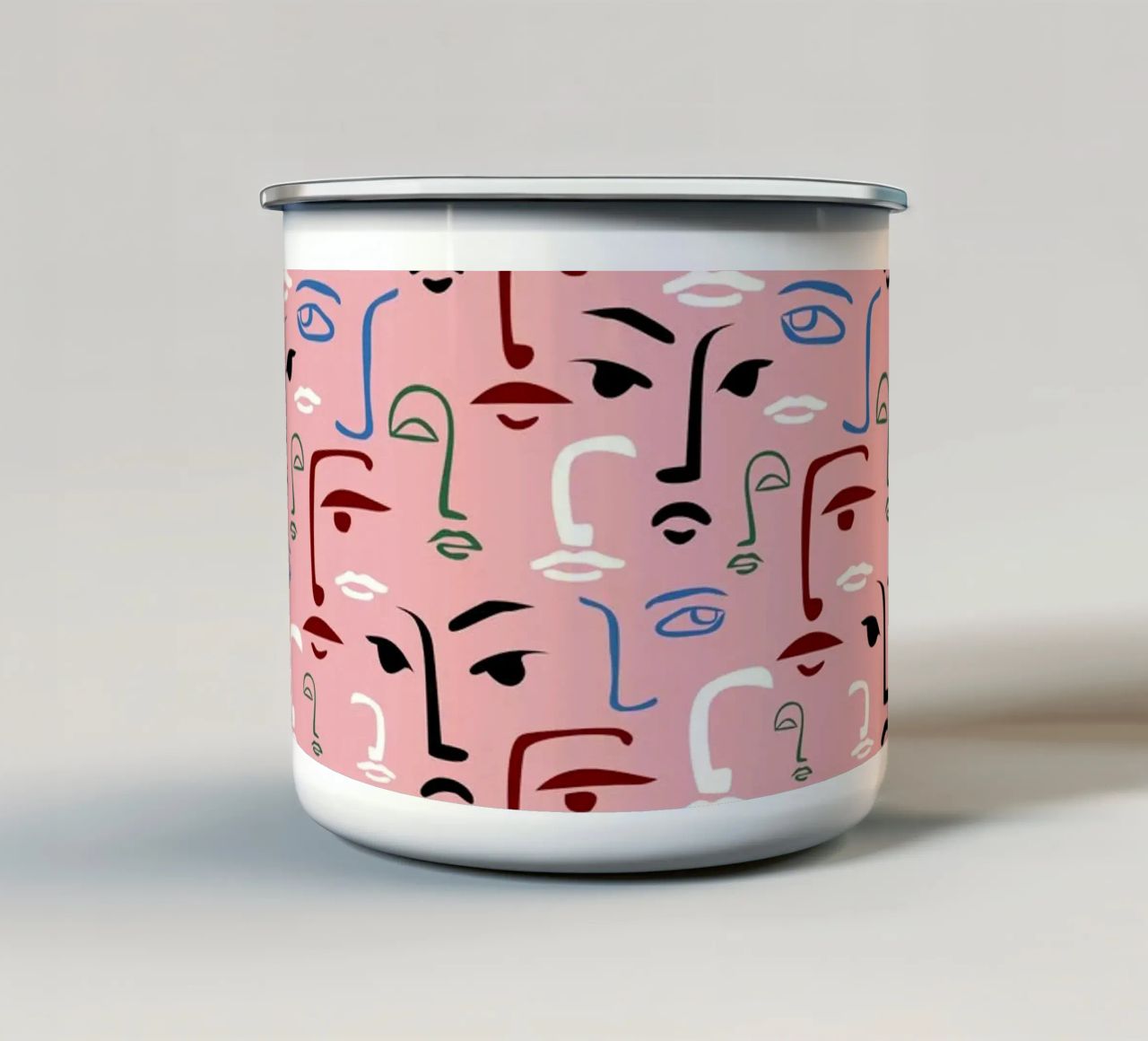 Volti monocromatici tazza in smalto da Kintsugi99