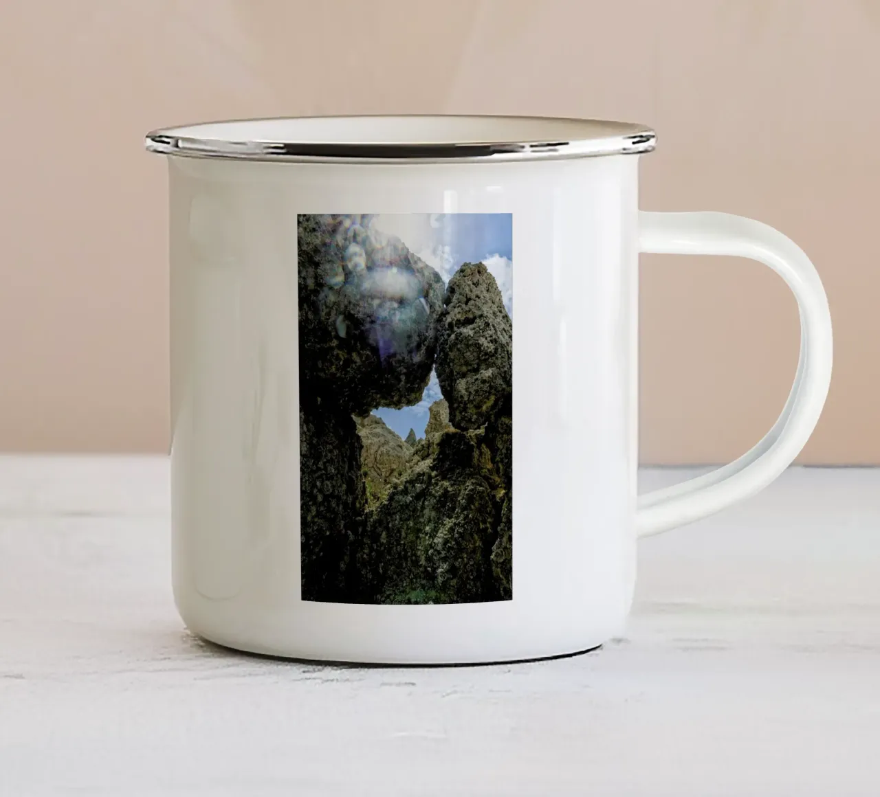 Magical Malta Vulcanic Rocks tazza in smalto da Curious Collections by Marielle Leenders