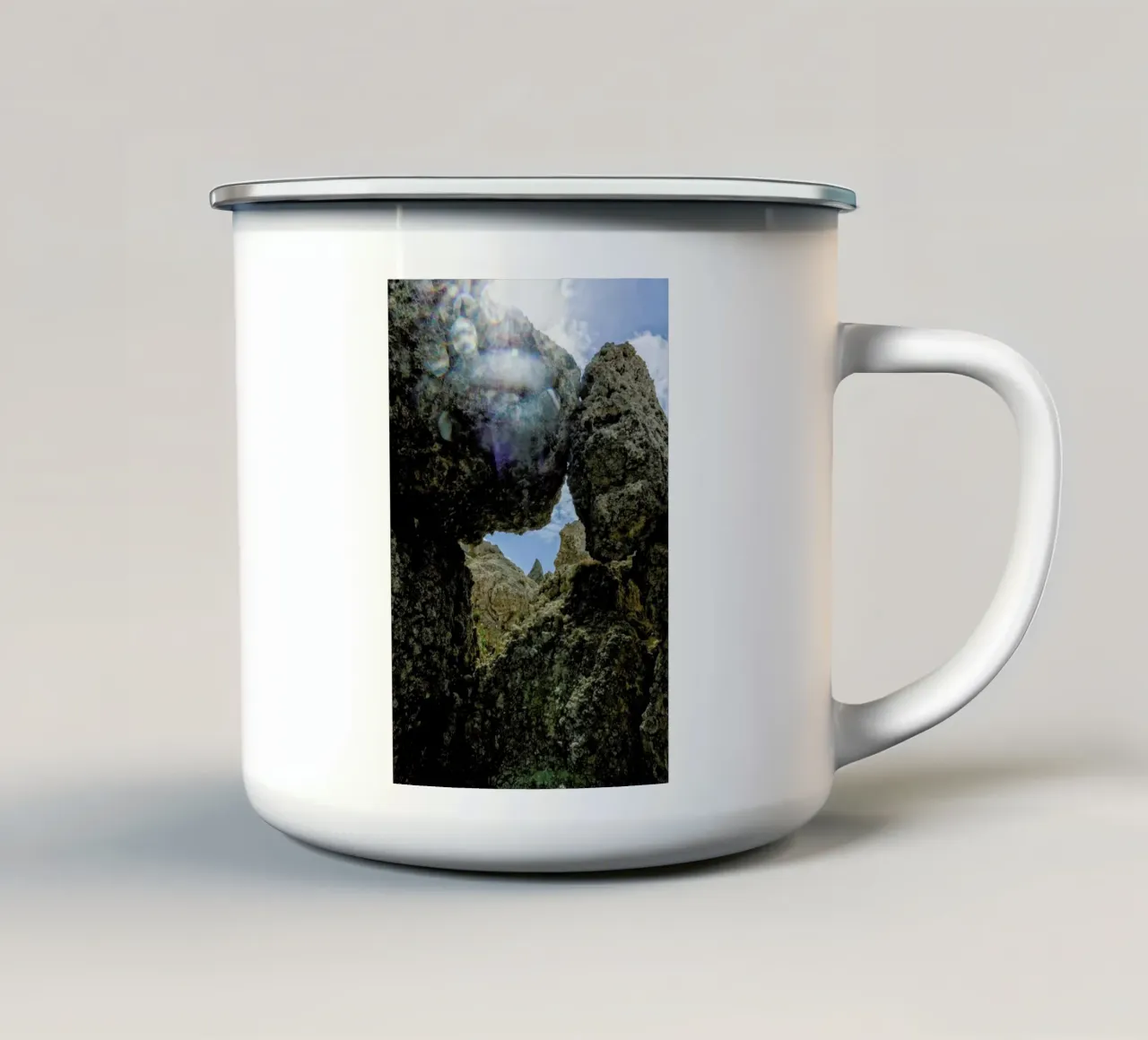 Magical Malta Vulcanic Rocks tazza in smalto da Curious Collections by Marielle Leenders
