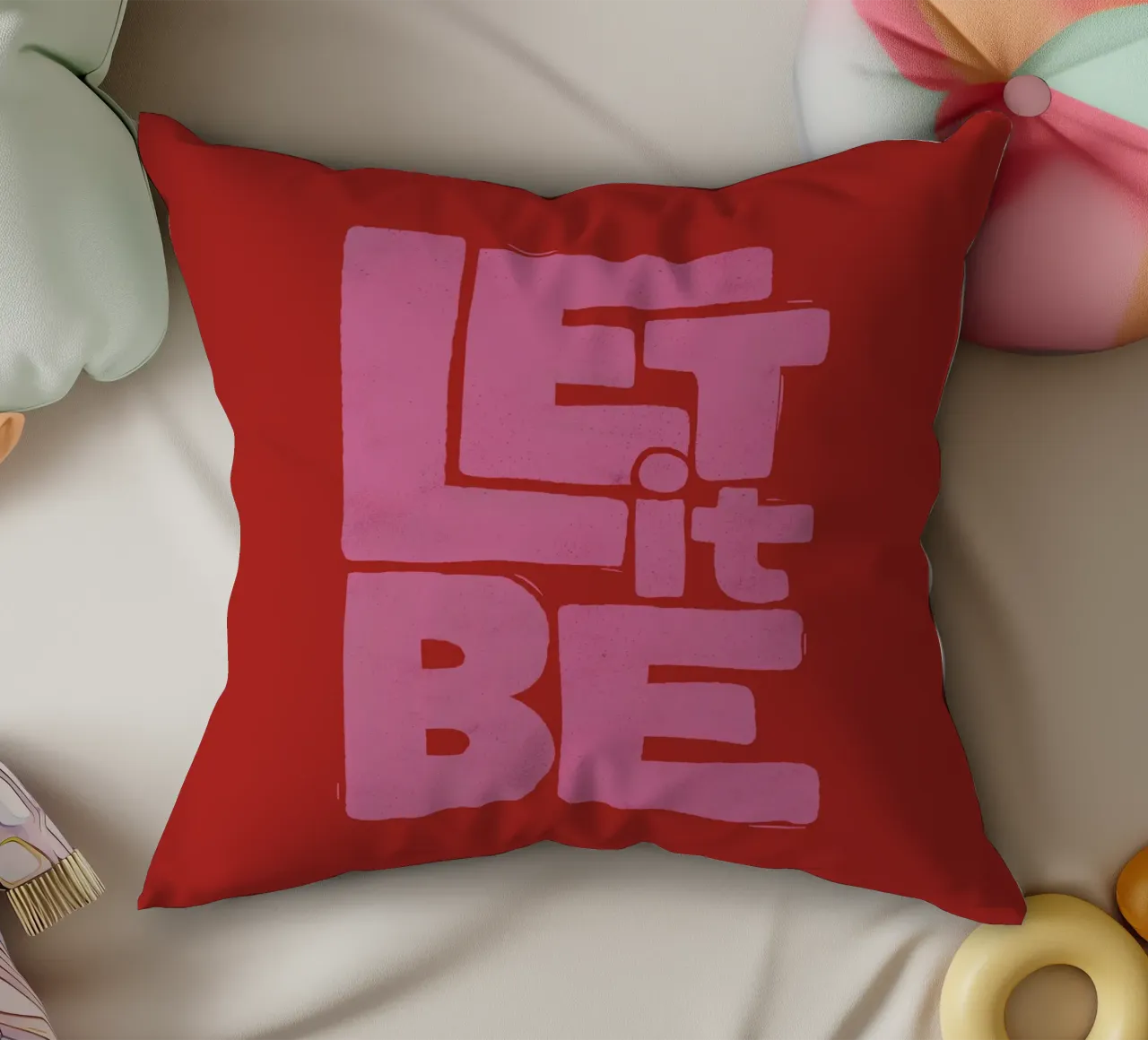 Let It Be - Poster tipografico retrò rosa e rosso cuscino da showmemars