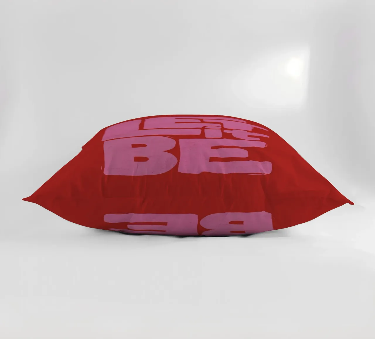 Let It Be - Poster tipografico retrò rosa e rosso cuscino da showmemars
