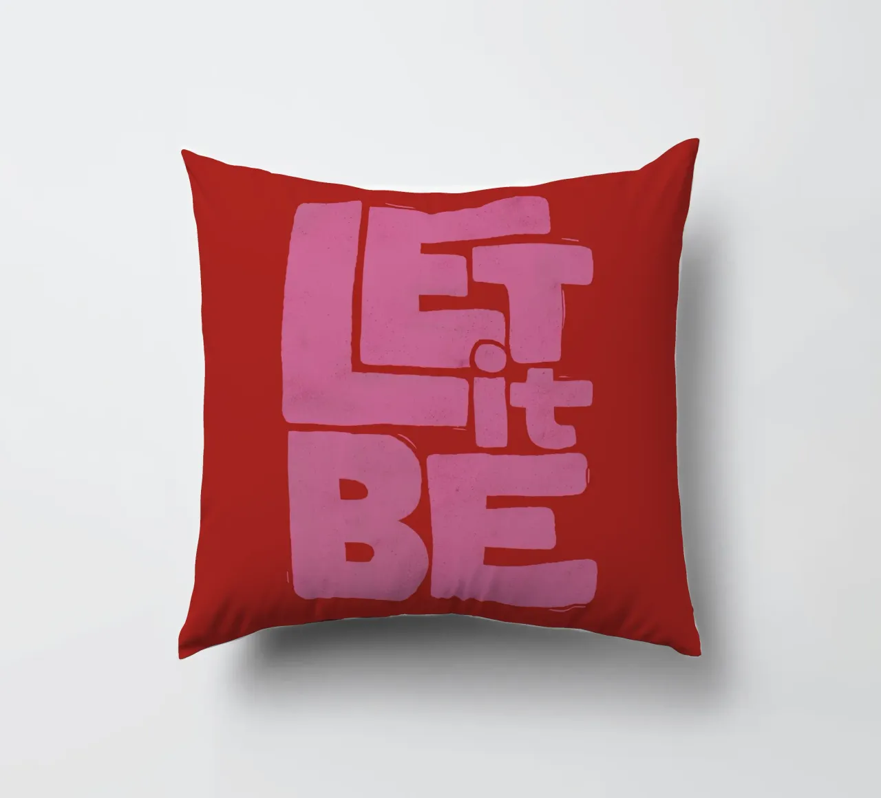 Let It Be - Poster tipografico retrò rosa e rosso cuscino da showmemars