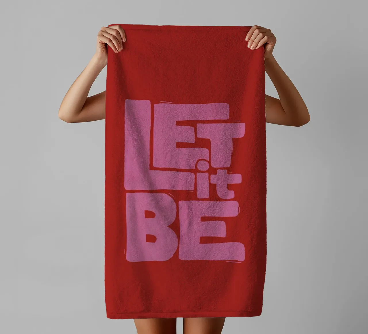 Let It Be - Poster tipografico retrò rosa e rosso asciugamano da bagno da showmemars