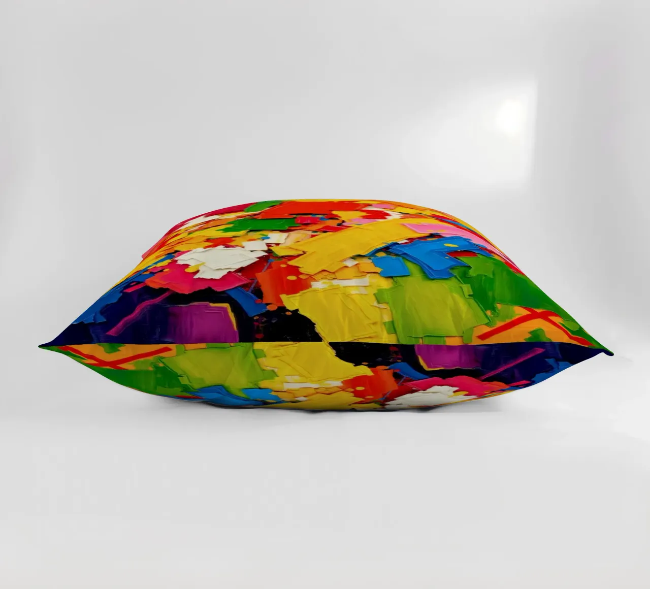 Esplosione di colori vivaci con forme e texture astratte cuscino da DesignDoodle