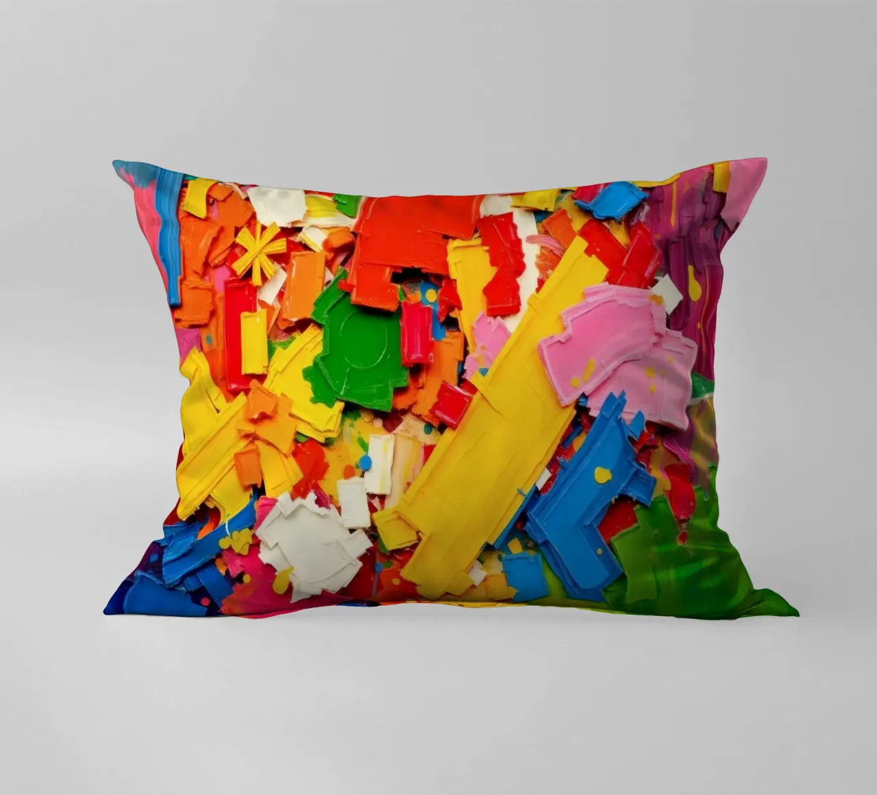 Esplosione di colori vivaci con forme e texture astratte cuscino da DesignDoodle