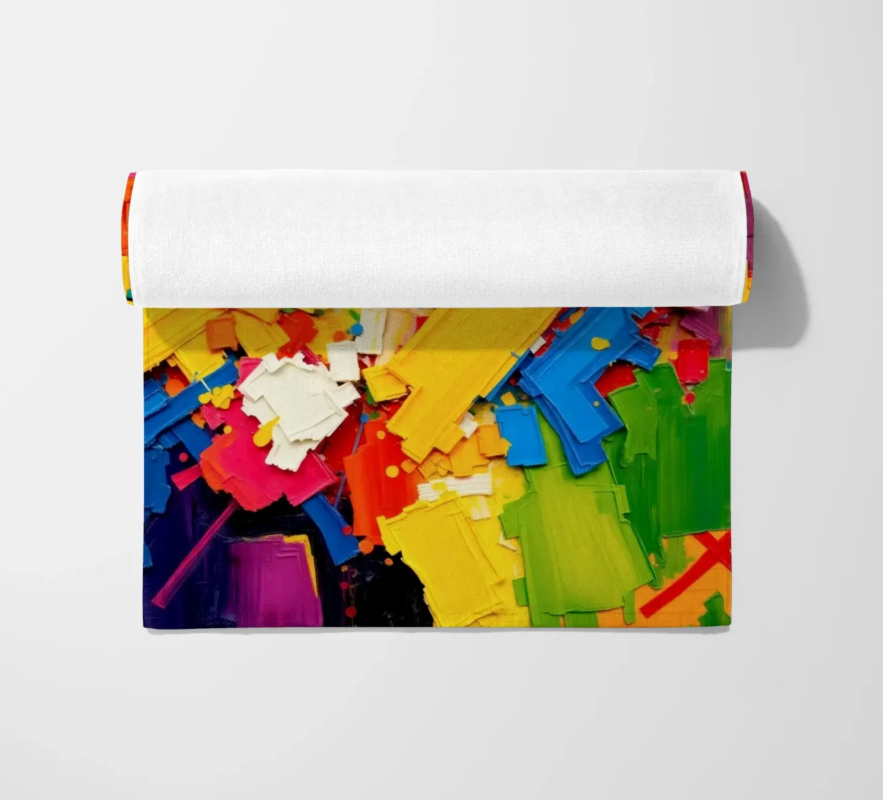 Esplosione di colori vivaci con forme e texture astratte telo mare da DesignDoodle