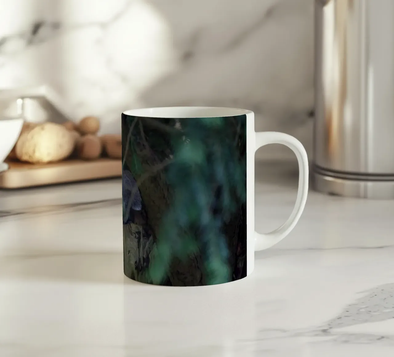 Scoiattolo appollaiato su un albero tazza in ceramica da Jack C Photography