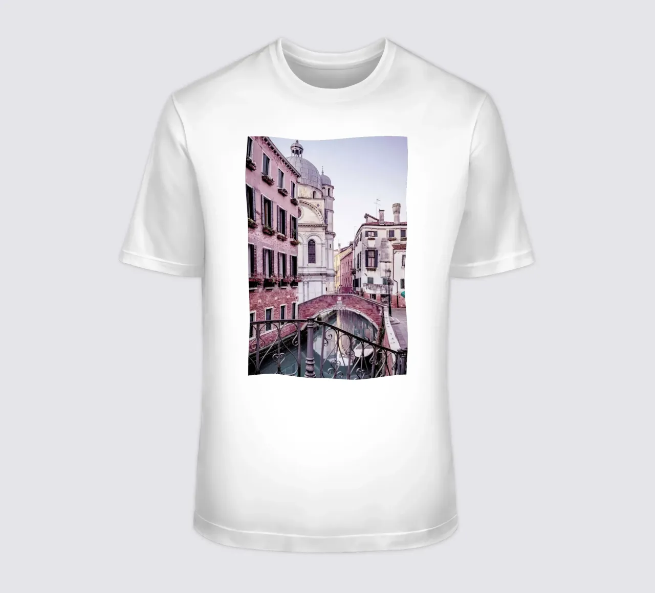 Bridge Over Water t-shirt da METROPOLIS