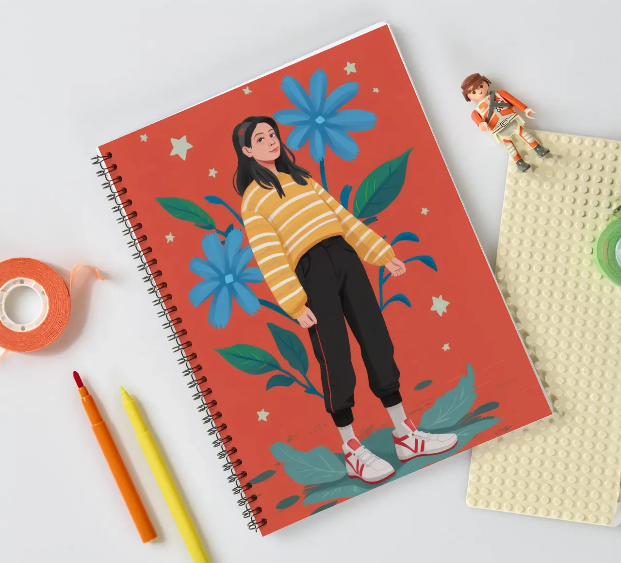 Atrevida postura floral cuaderno de espiral de Ivory Frame