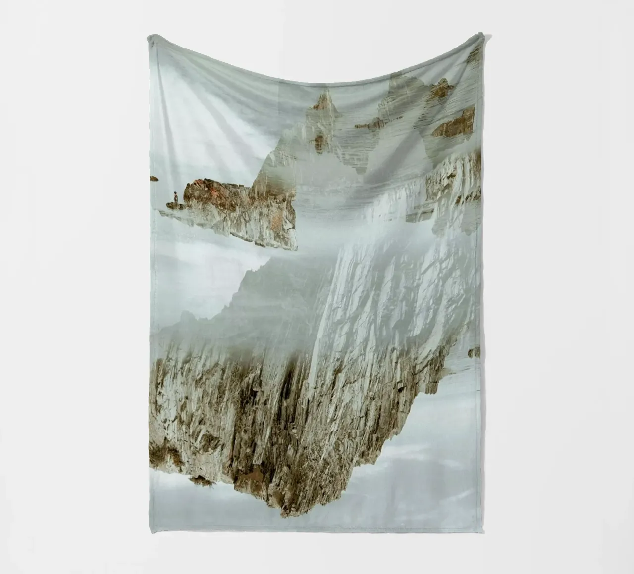 Rocks in Reflection coperta in pile da METROPOLIS