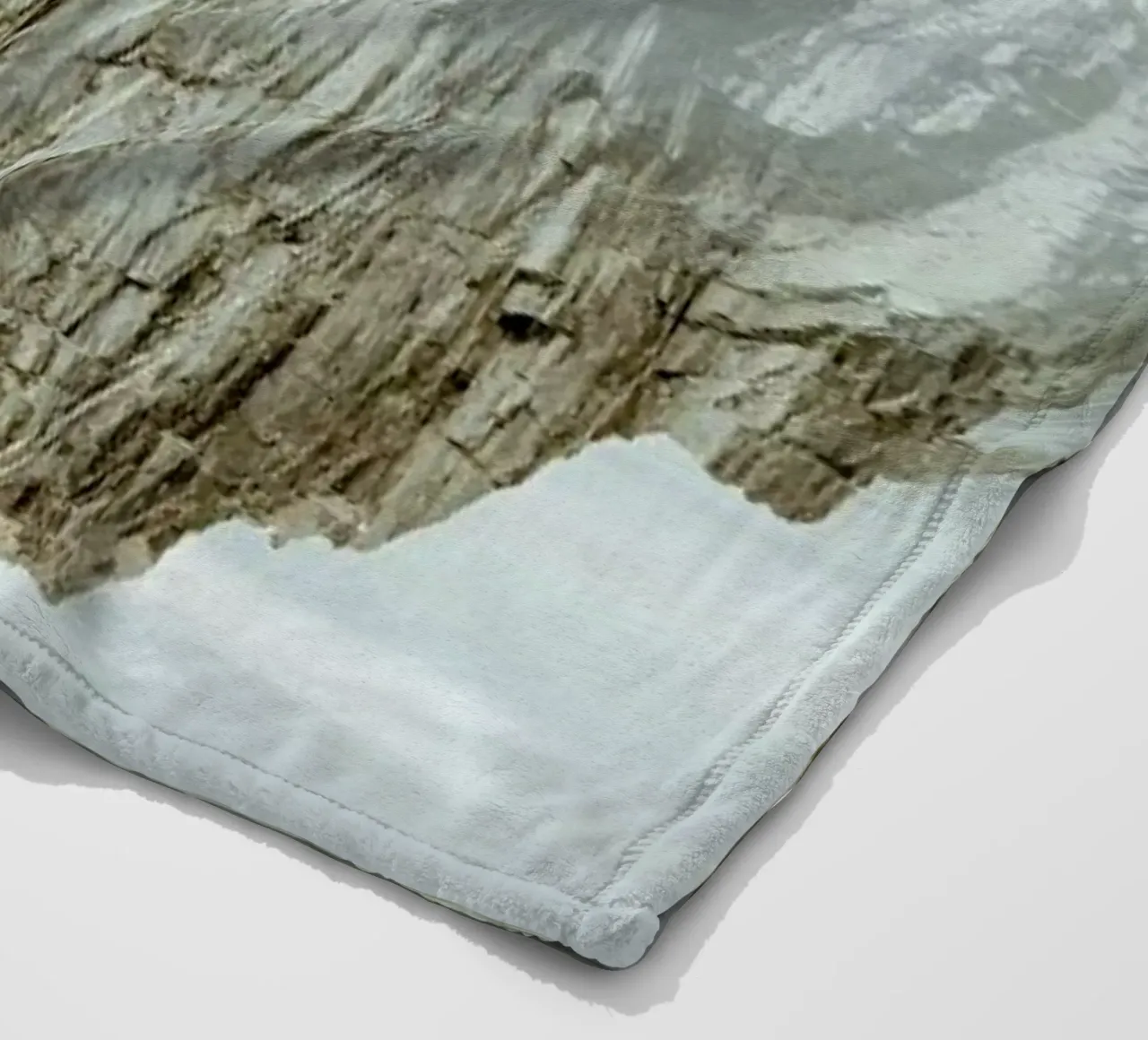 Rocks in Reflection coperta in pile da METROPOLIS