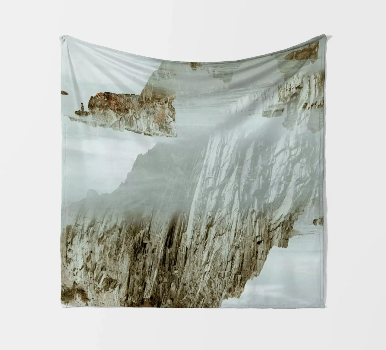 Rocks in Reflection coperta in pile da METROPOLIS