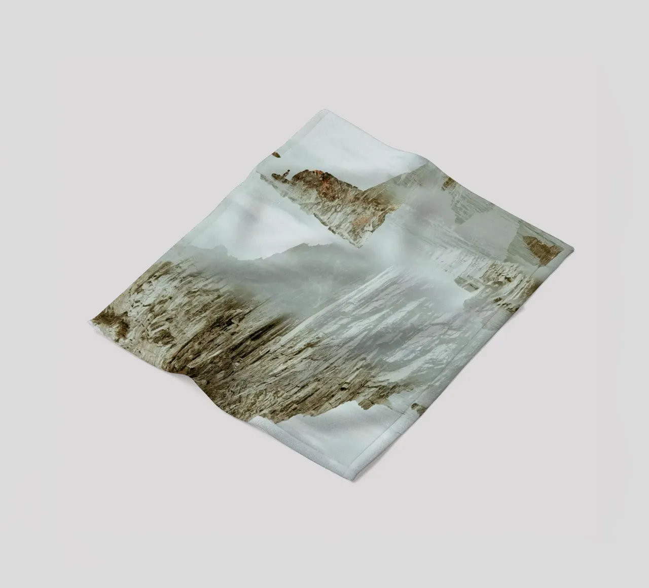 Rocks in Reflection coperta in pile da METROPOLIS