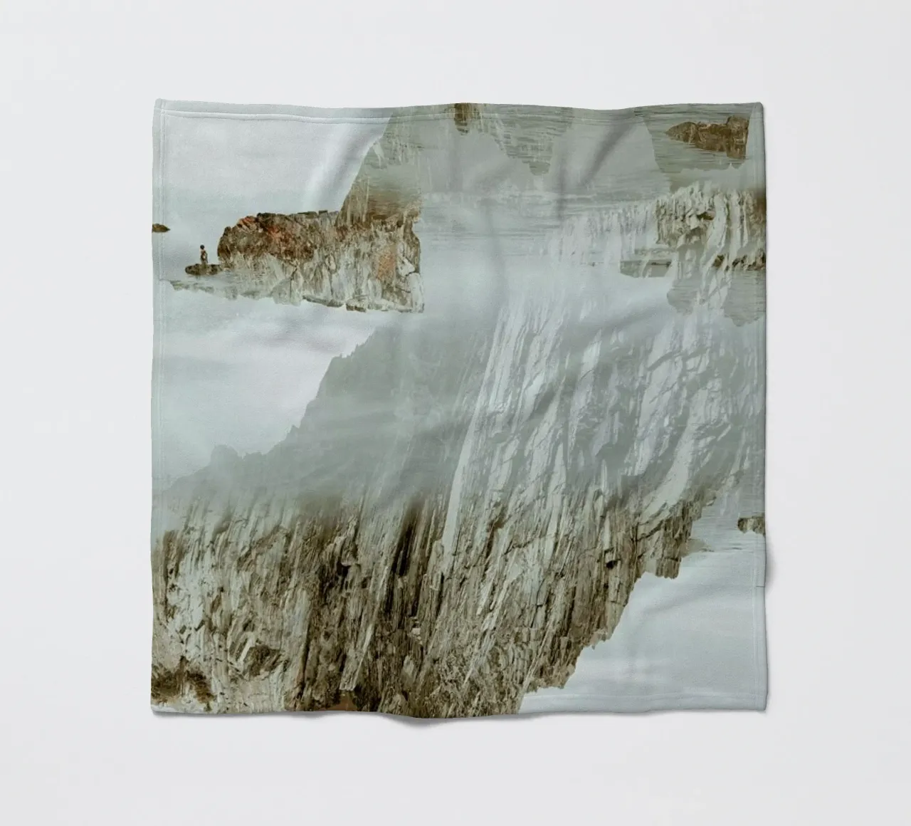 Rocks in Reflection coperta in pile da METROPOLIS