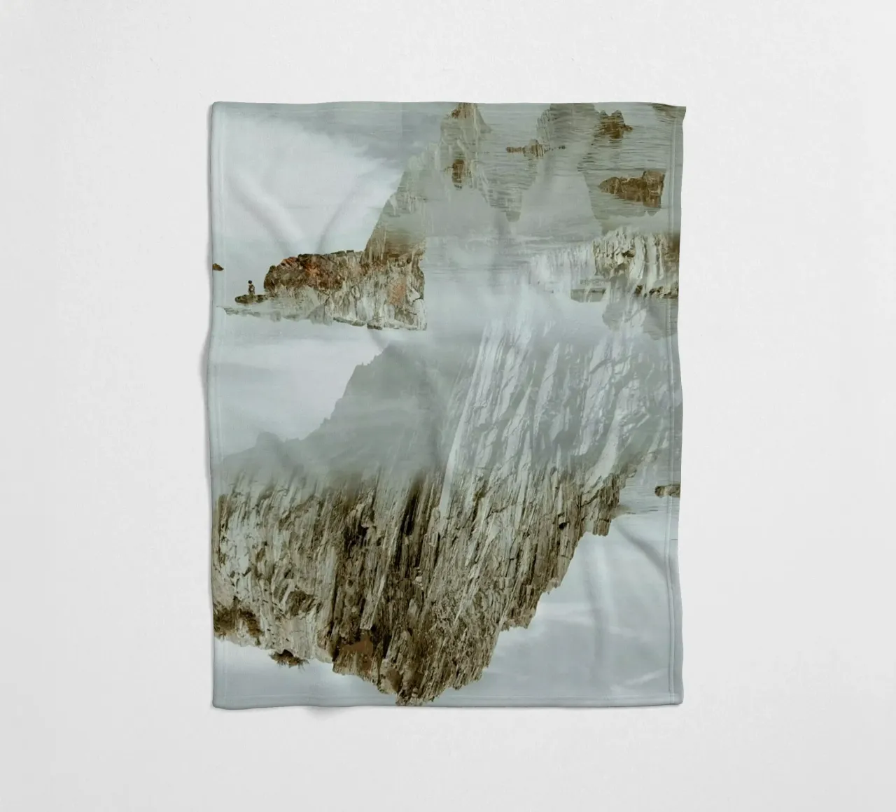 Rocks in Reflection coperta in pile da METROPOLIS