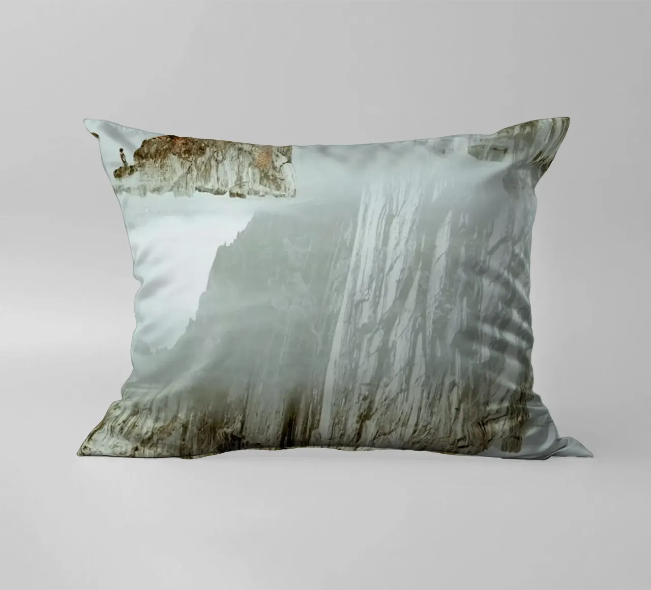 Rocks in Reflection cuscino da METROPOLIS