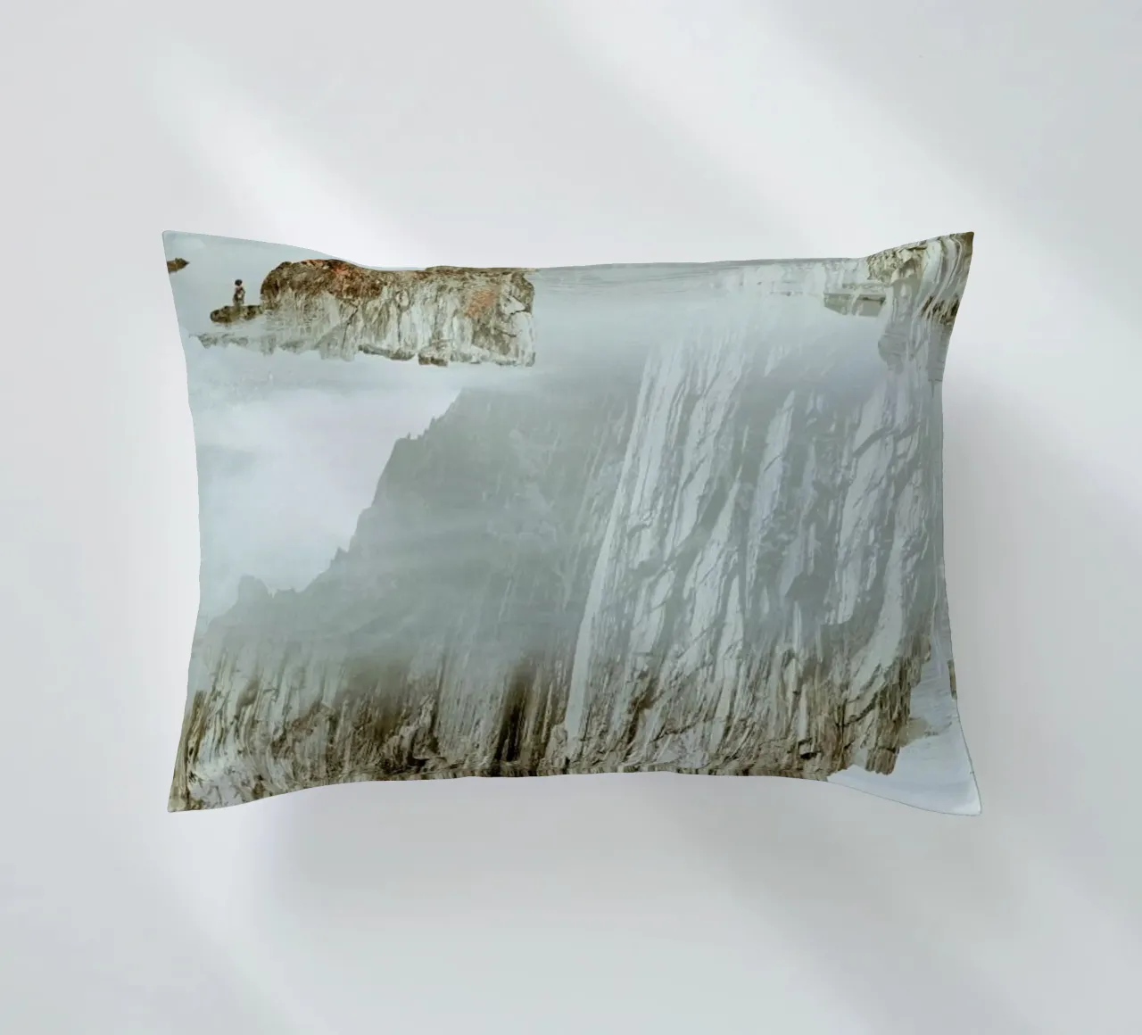 Rocks in Reflection cuscino da METROPOLIS