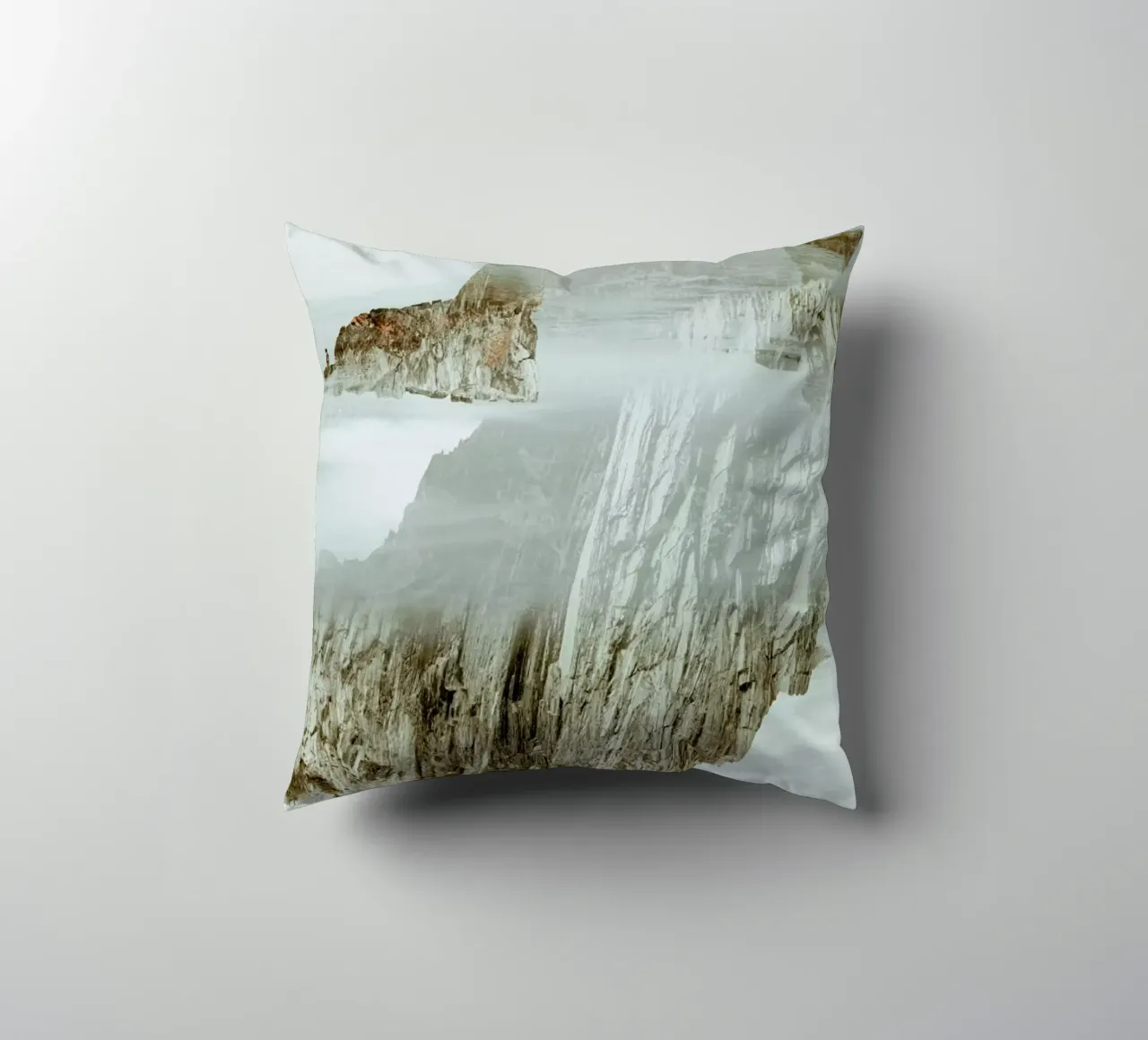 Rocks in Reflection cuscino da METROPOLIS