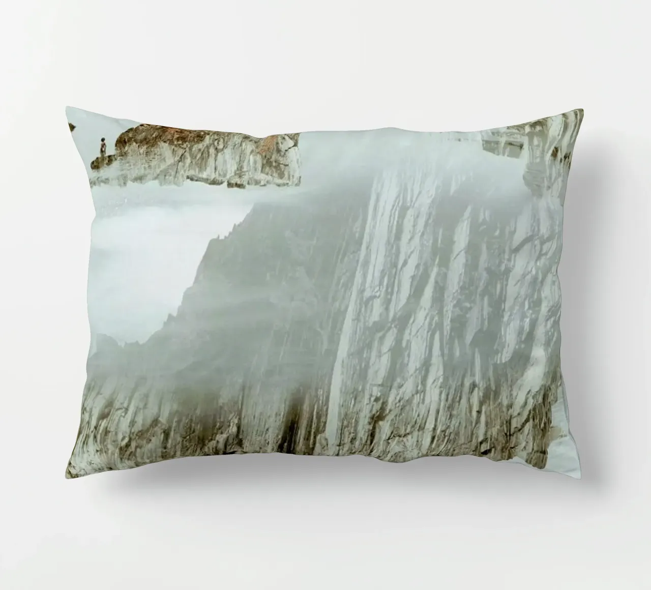 Rocks in Reflection cuscino da METROPOLIS