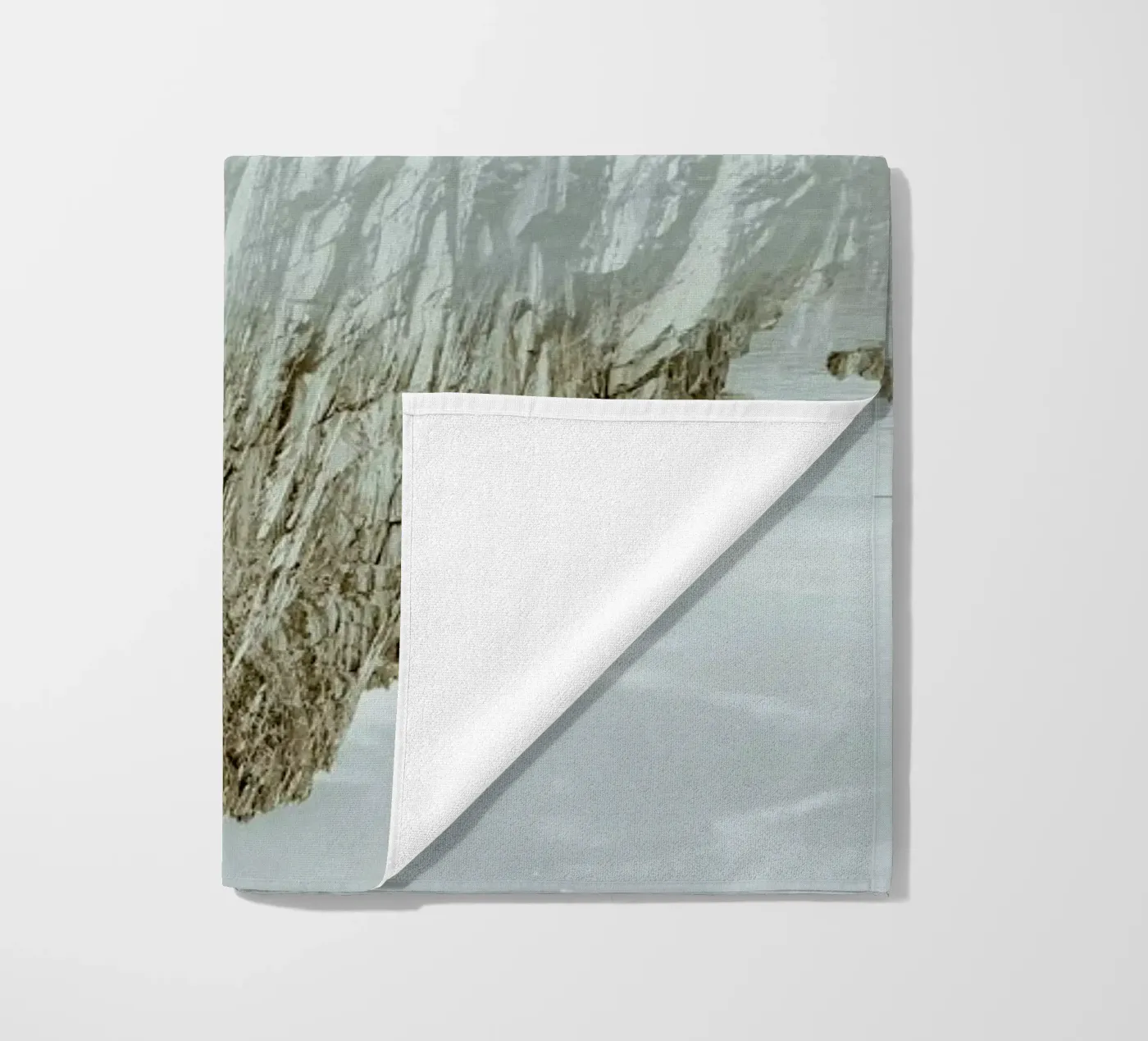 Rocks in Reflection telo mare da METROPOLIS