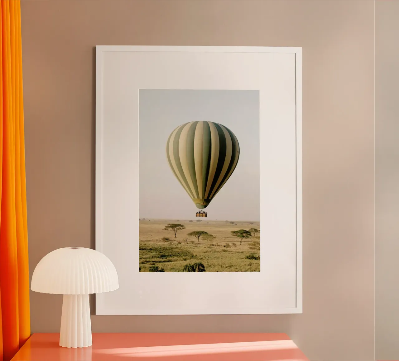 Hot Air Balloon Safari poster con telaio in plastica da METROPOLIS