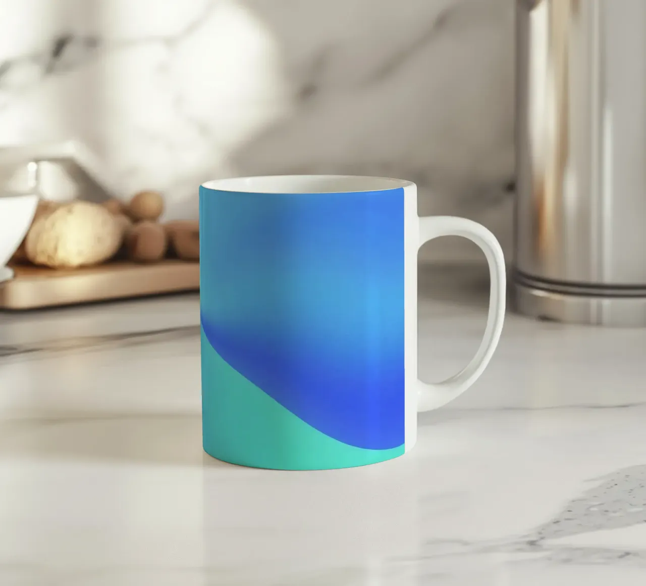 Vloeiend abstract ontwerp in blauwtinten met golven keramische mok van DesignDoodle