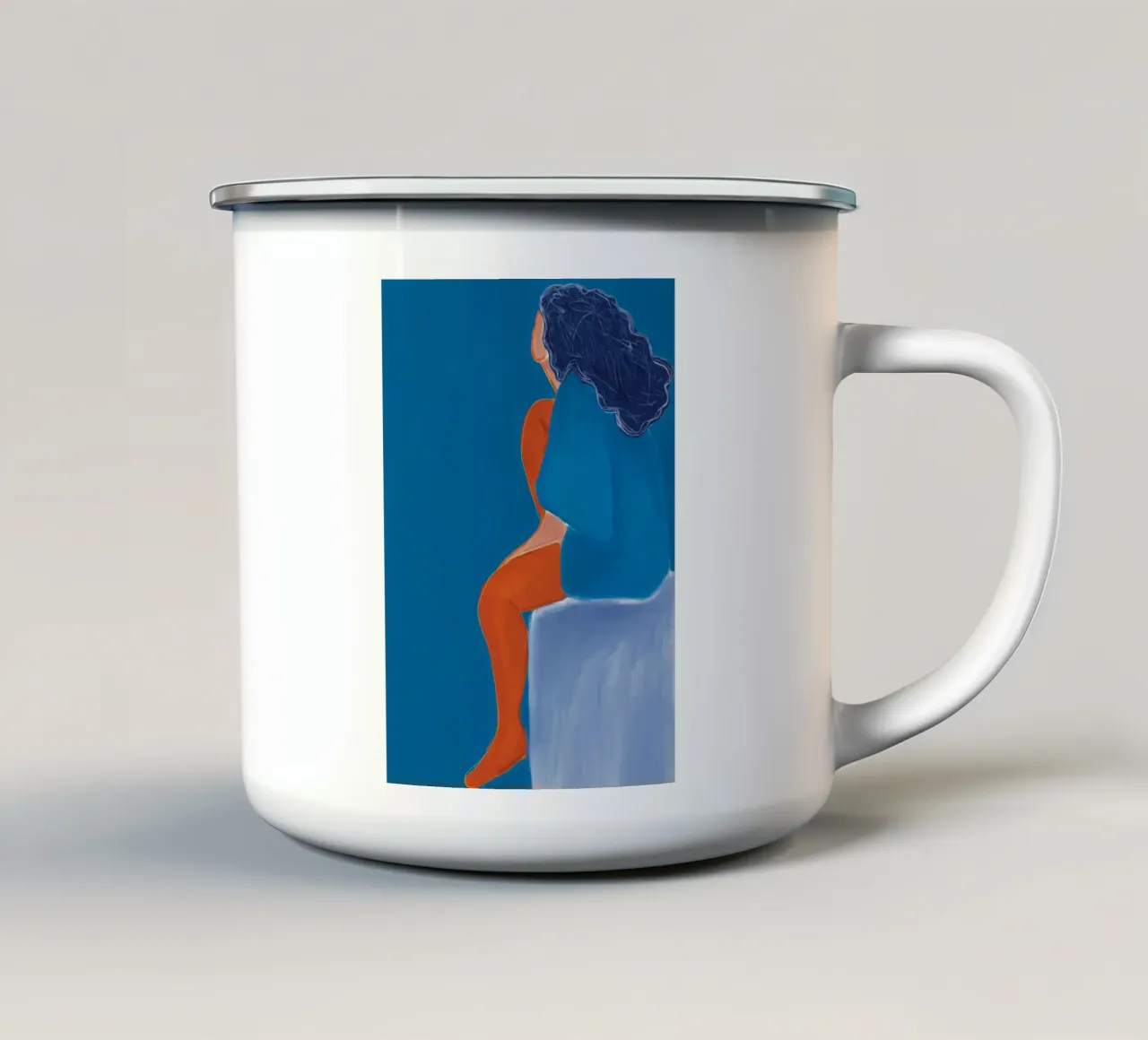 Woman in blue and red tazza in smalto da tainah negreiros