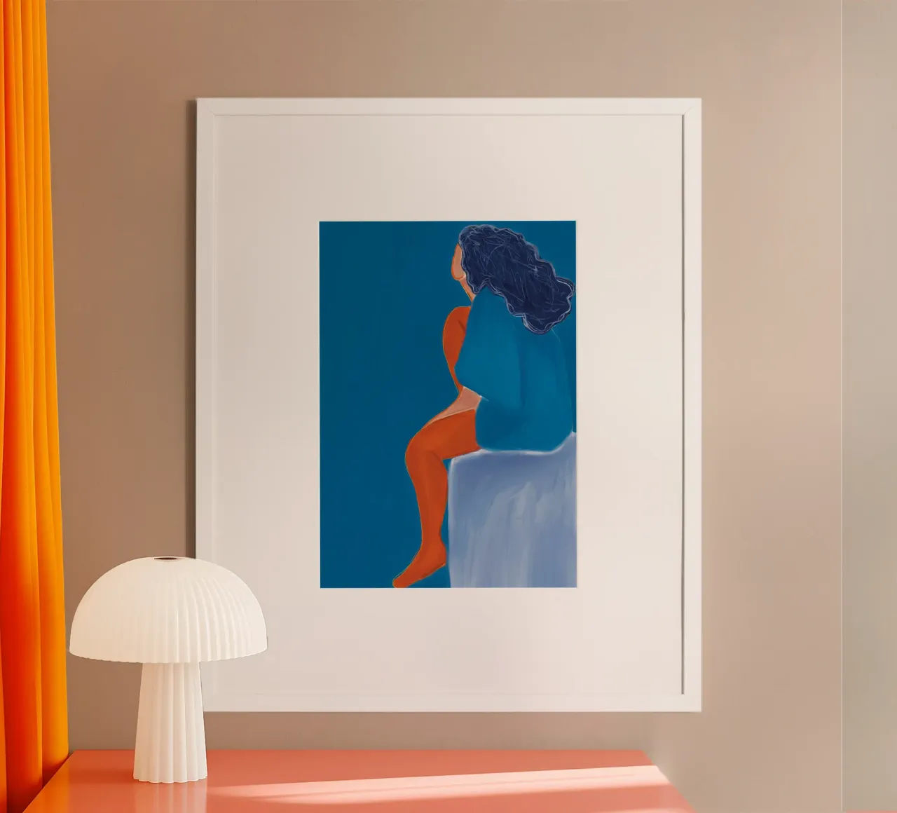 Woman in blue and red poster con telaio in legno da tainah negreiros