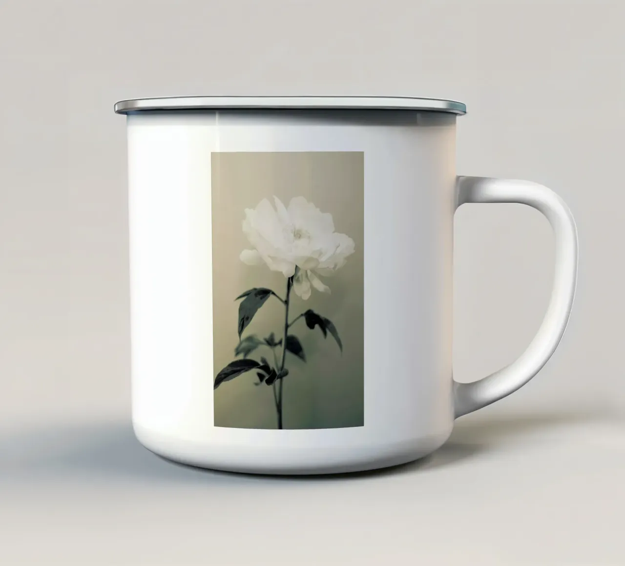 Peony stilllife tazza in smalto da Leigh Viner