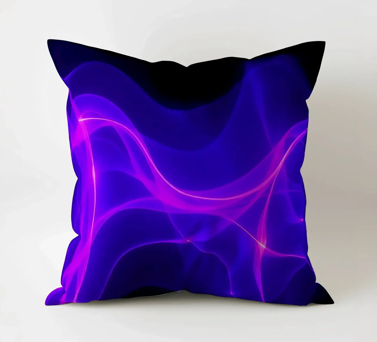 des ondes lumineuses violettes créent un motif abstrait hypnotique coussin de DesignDoodle