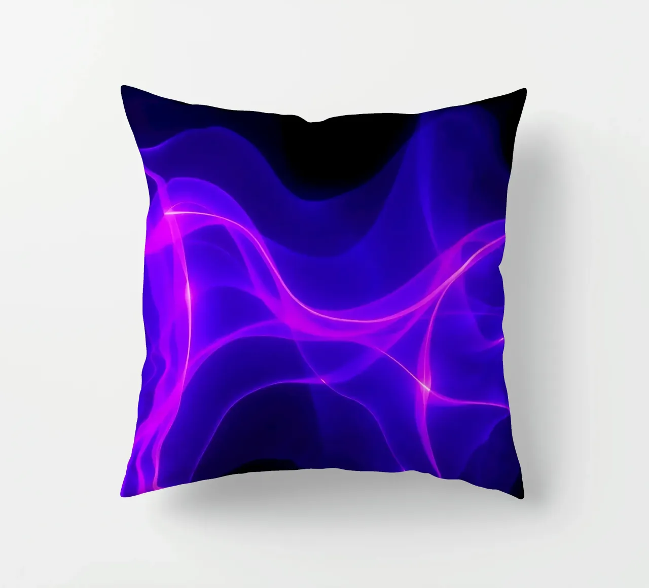 des ondes lumineuses violettes créent un motif abstrait hypnotique coussin de DesignDoodle
