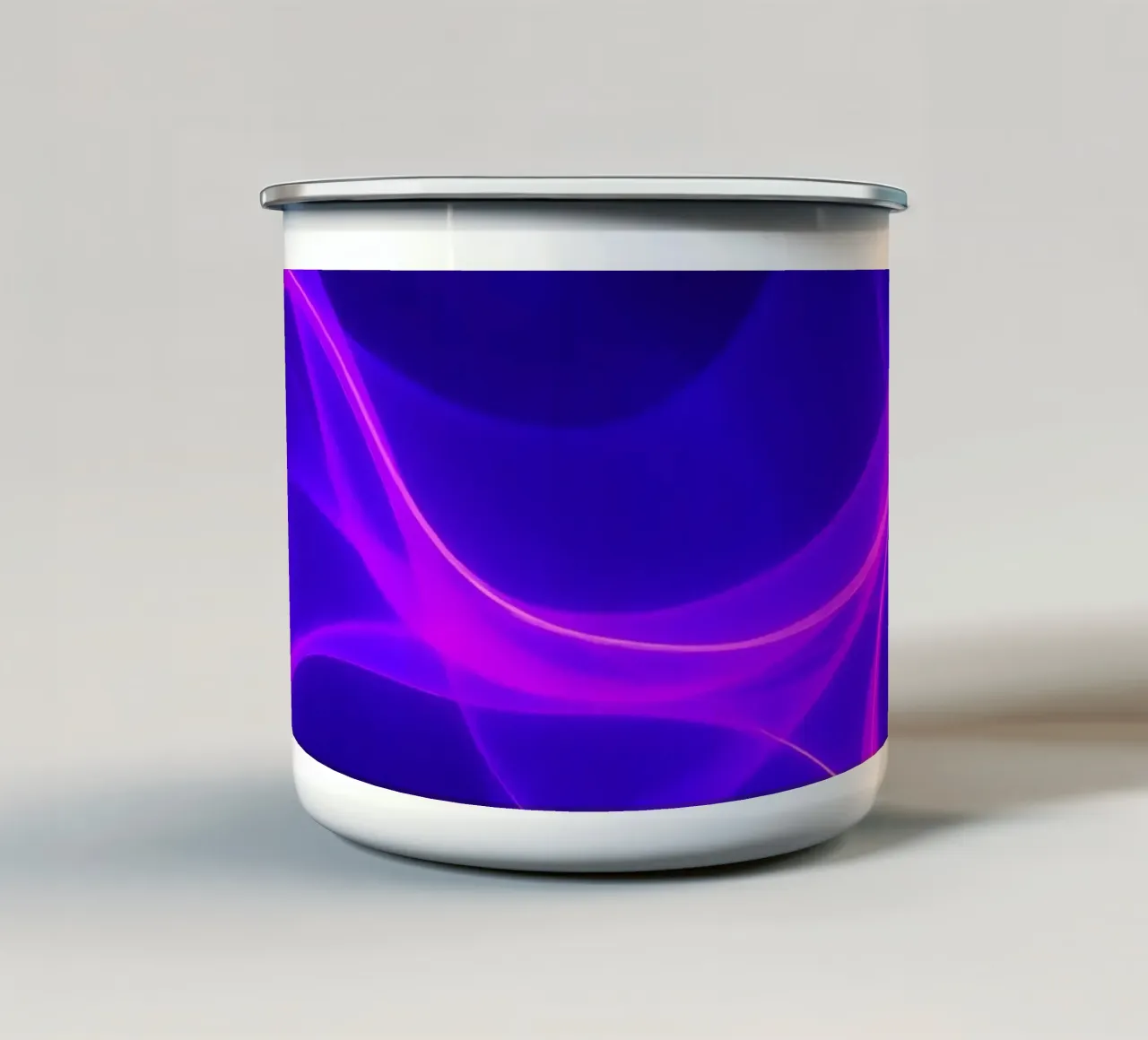 le onde di luce viola creano un ipnotico disegno astratto tazza in smalto da DesignDoodle