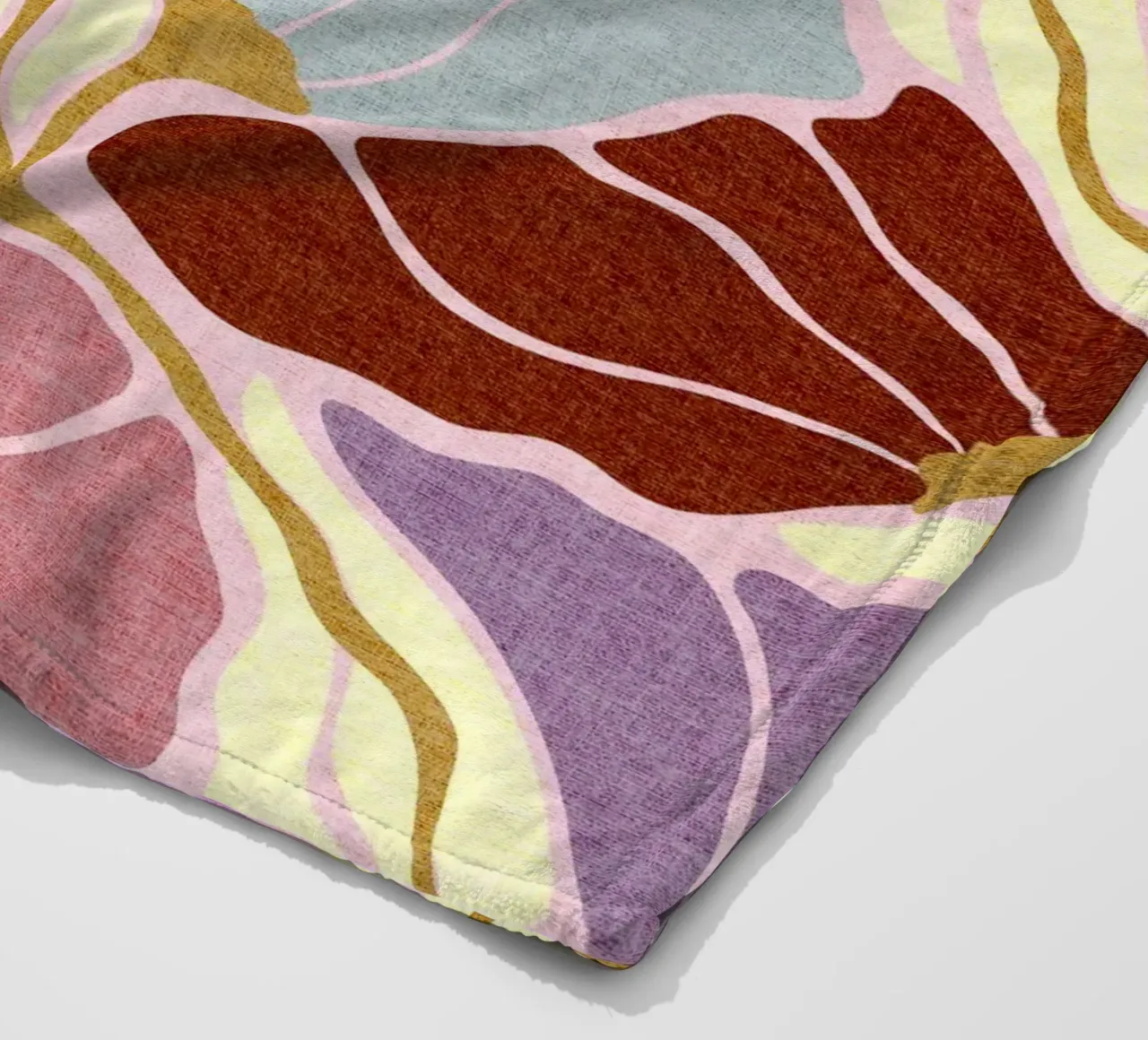 Floreale organico e tenue - ispirazione Art Nouveau e Japandi coperta in pile da Dominique Vari