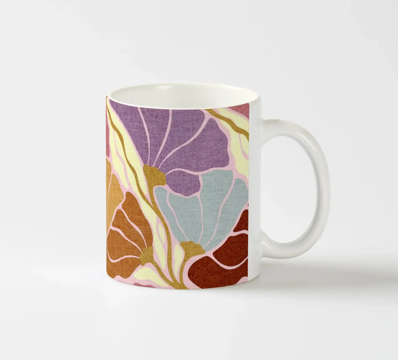Floreale organico e tenue - ispirazione Art Nouveau e Japandi tazza in ceramica da Dominique Vari