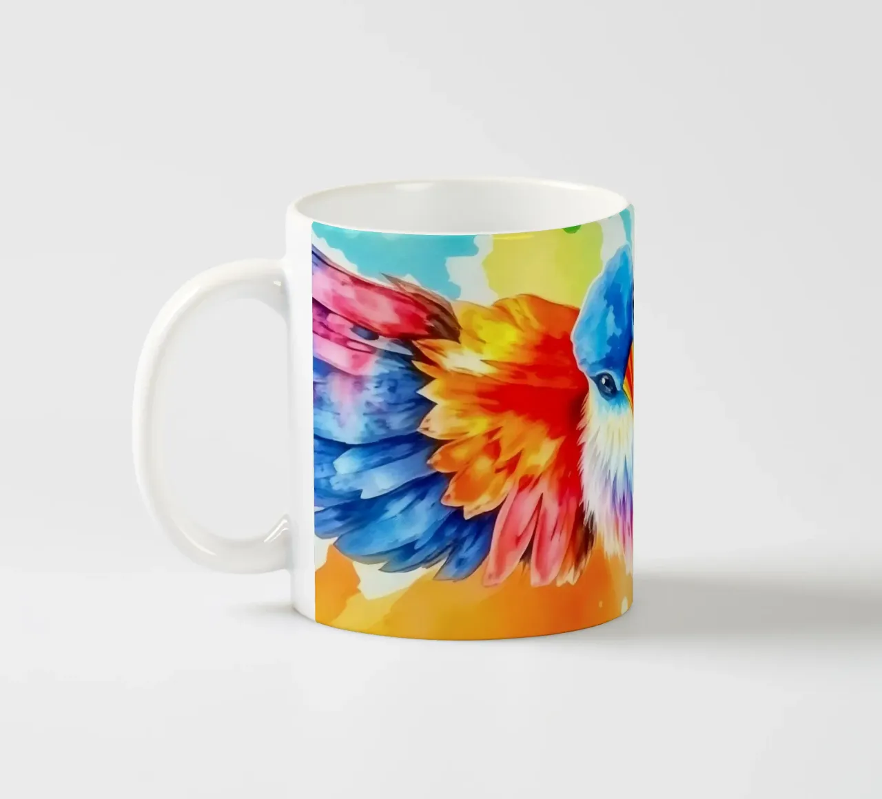 Uccello colorato in volo con ali vibranti e colori vivaci tazza in ceramica da DesignDoodle