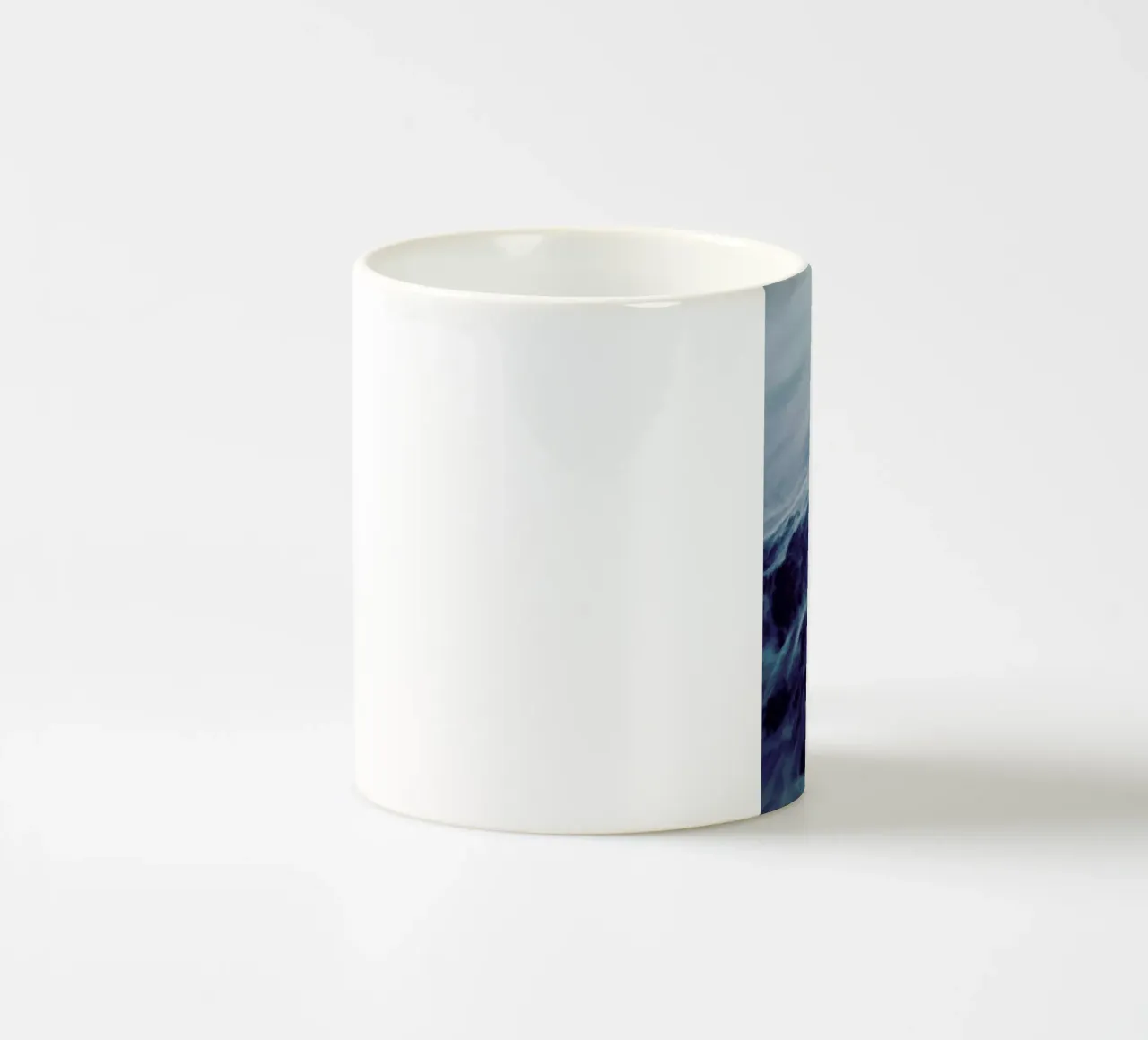 Floating In Space Classic Blue tazza in ceramica da Studio Nahili