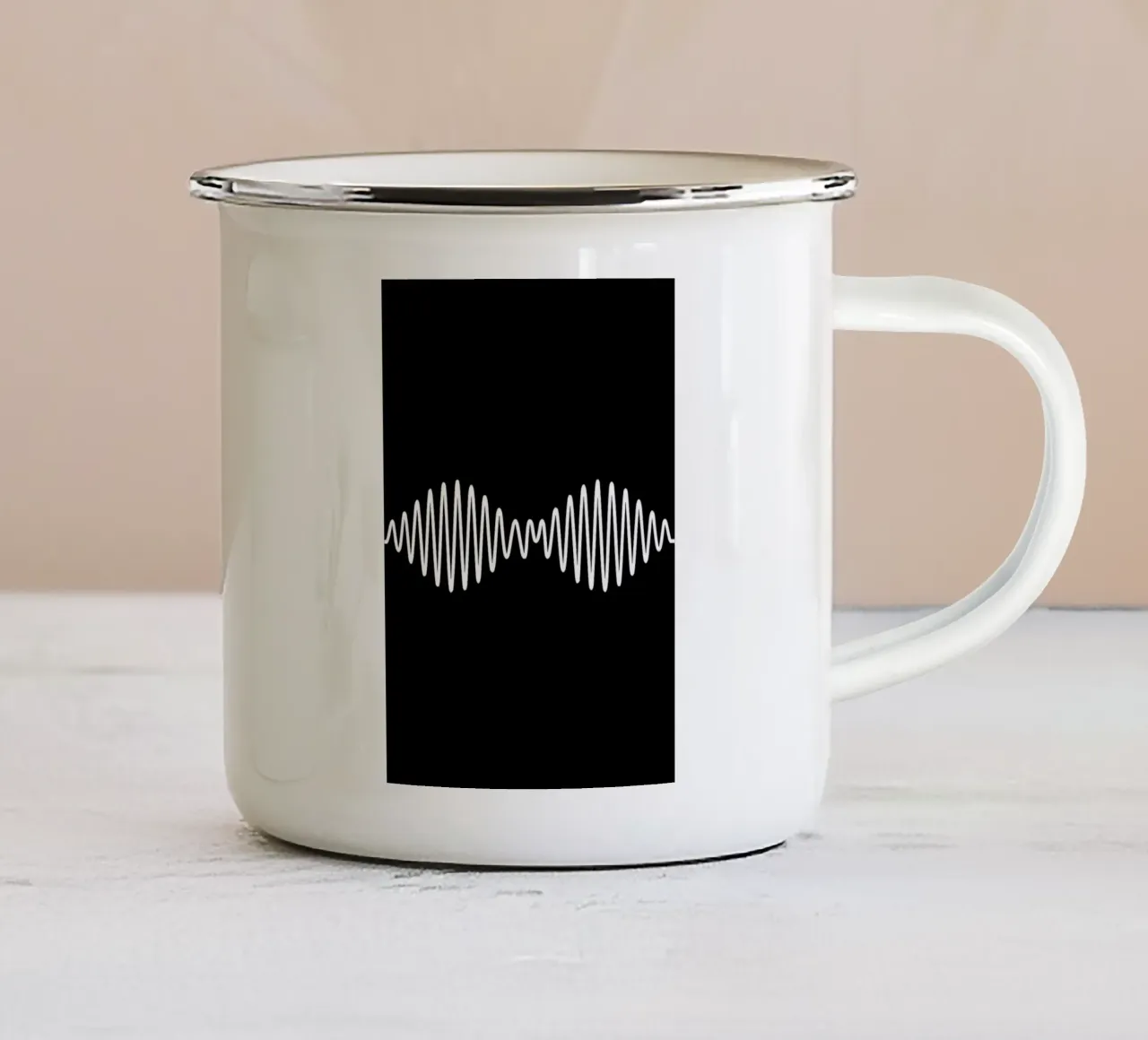 onda sonora sfondo nero linee bianche tazza in smalto da James Isaac Jackson
