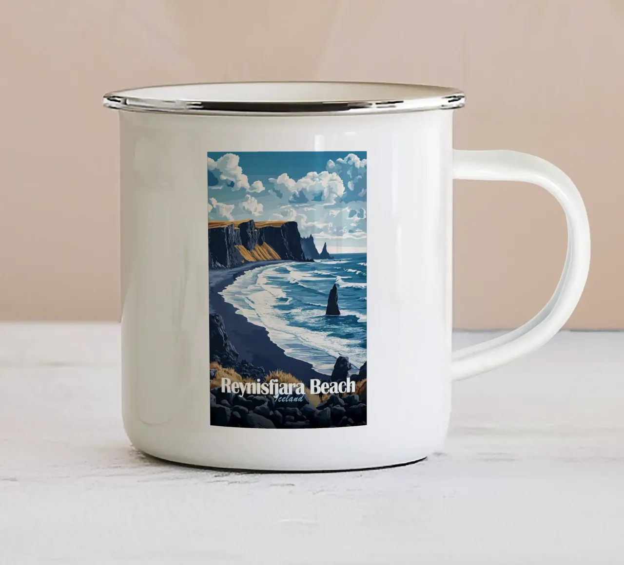 onde della spiaggia scogliere di sabbia nera tazza in smalto da James Isaac Jackson