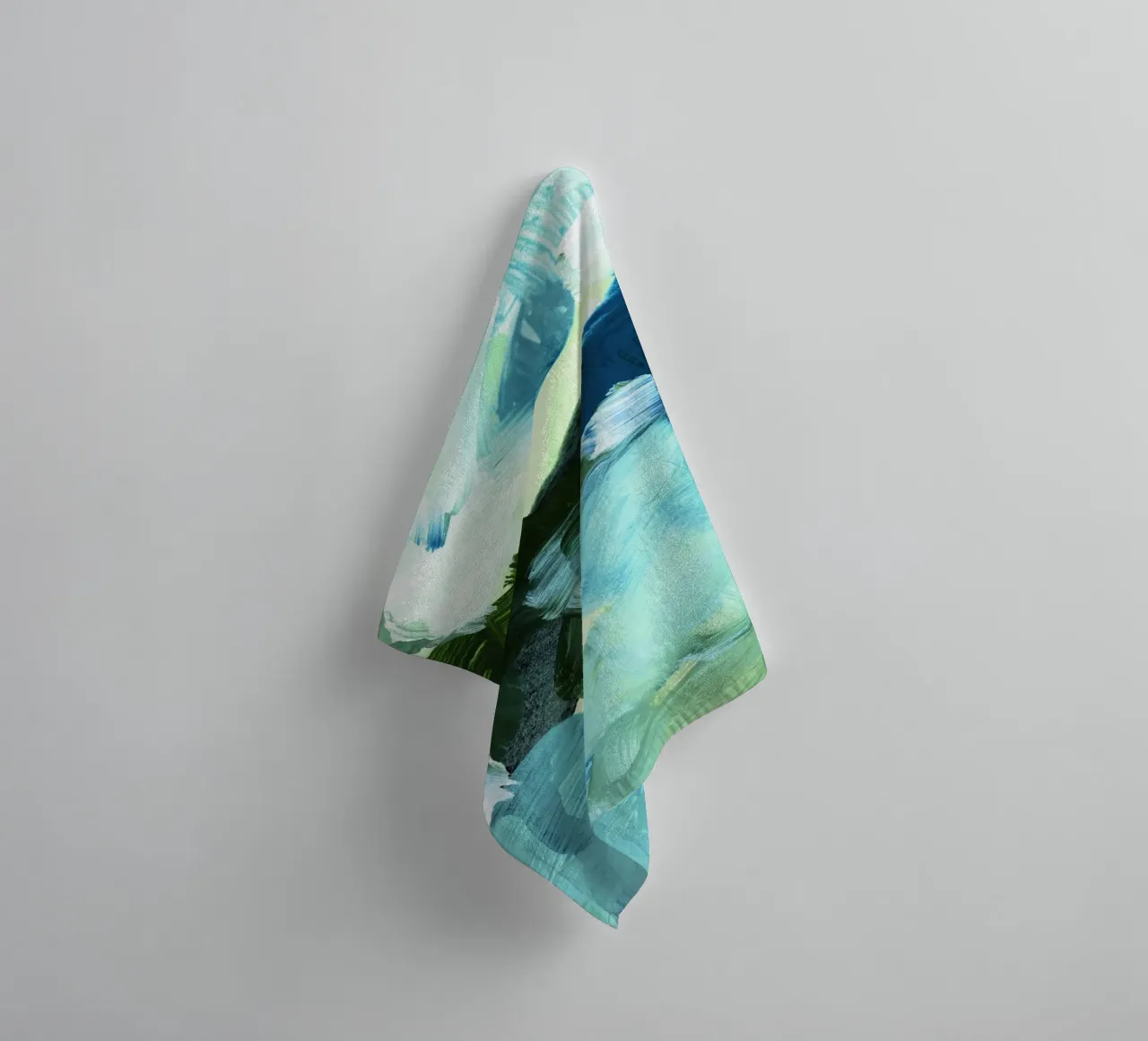 bluegreen brushstrokes asciugamano da bagno da IRIS LEHNHARDT FINE ART