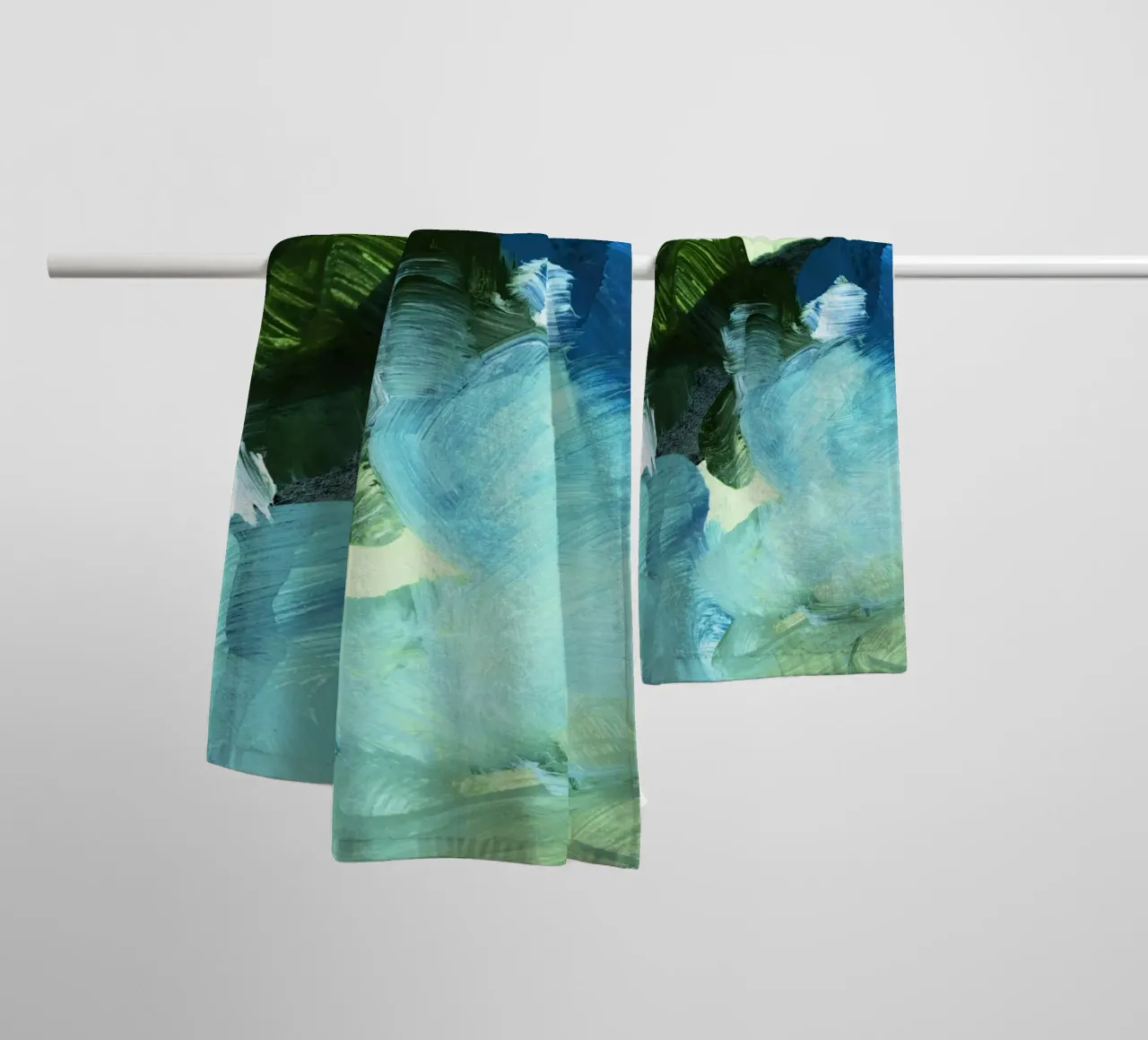 bluegreen brushstrokes asciugamano da bagno da IRIS LEHNHARDT FINE ART