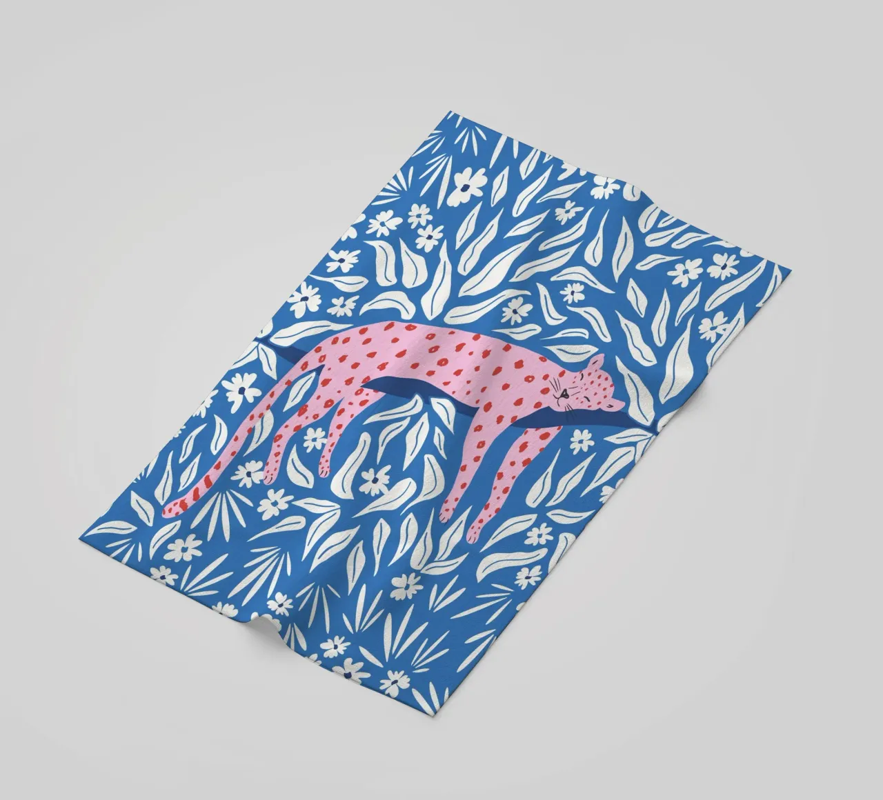 Sleeping leopard vibrant pink red and blue telo mare da Vivdesign