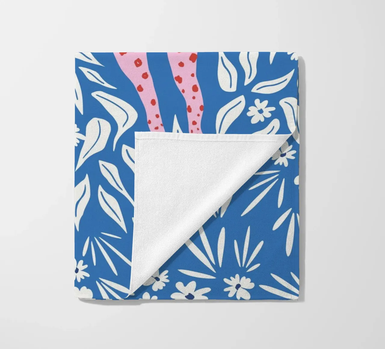 Sleeping leopard vibrant pink red and blue telo mare da Vivdesign