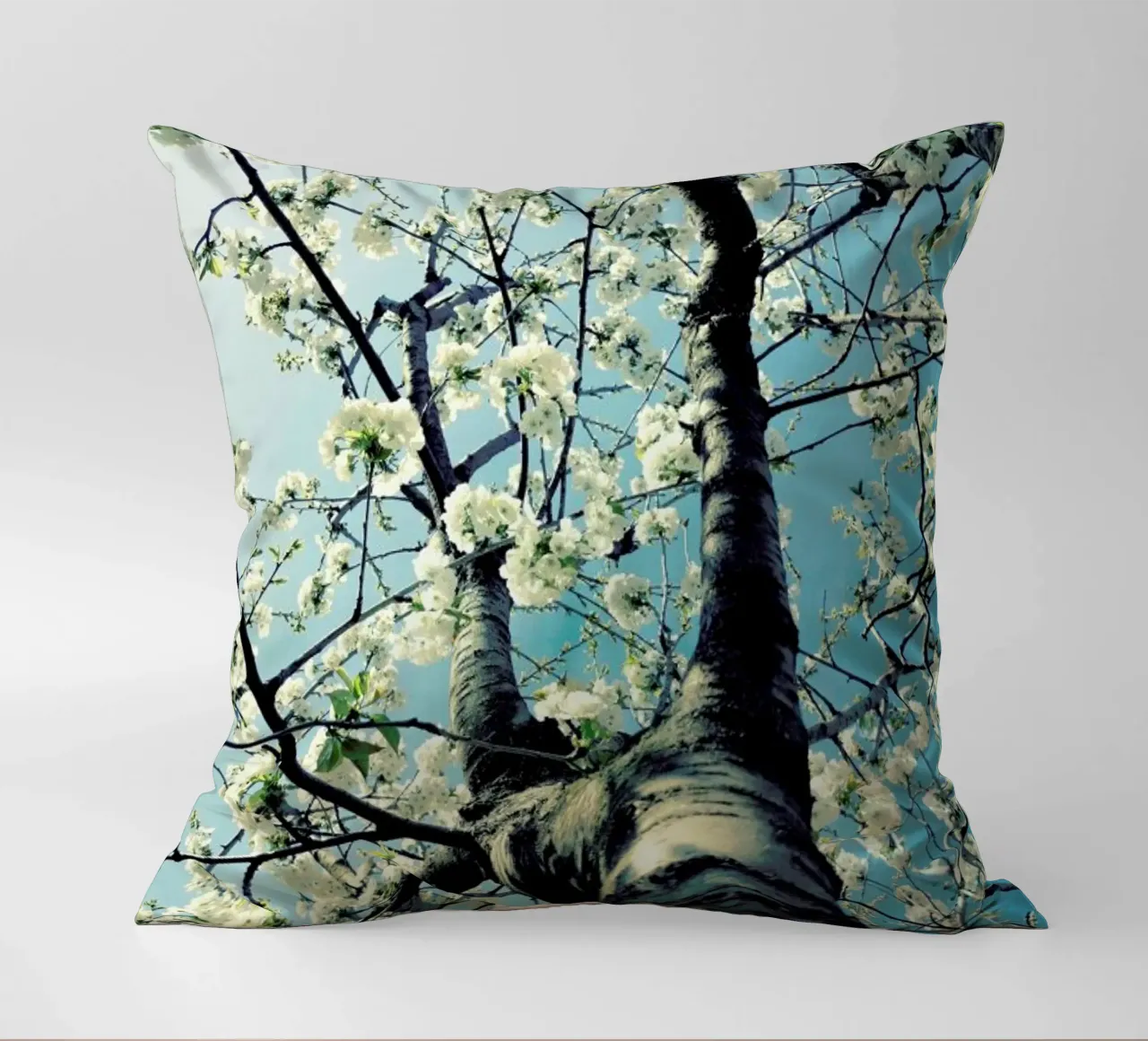 Under The Cherry Tree cuscino da Angelo Cerantola