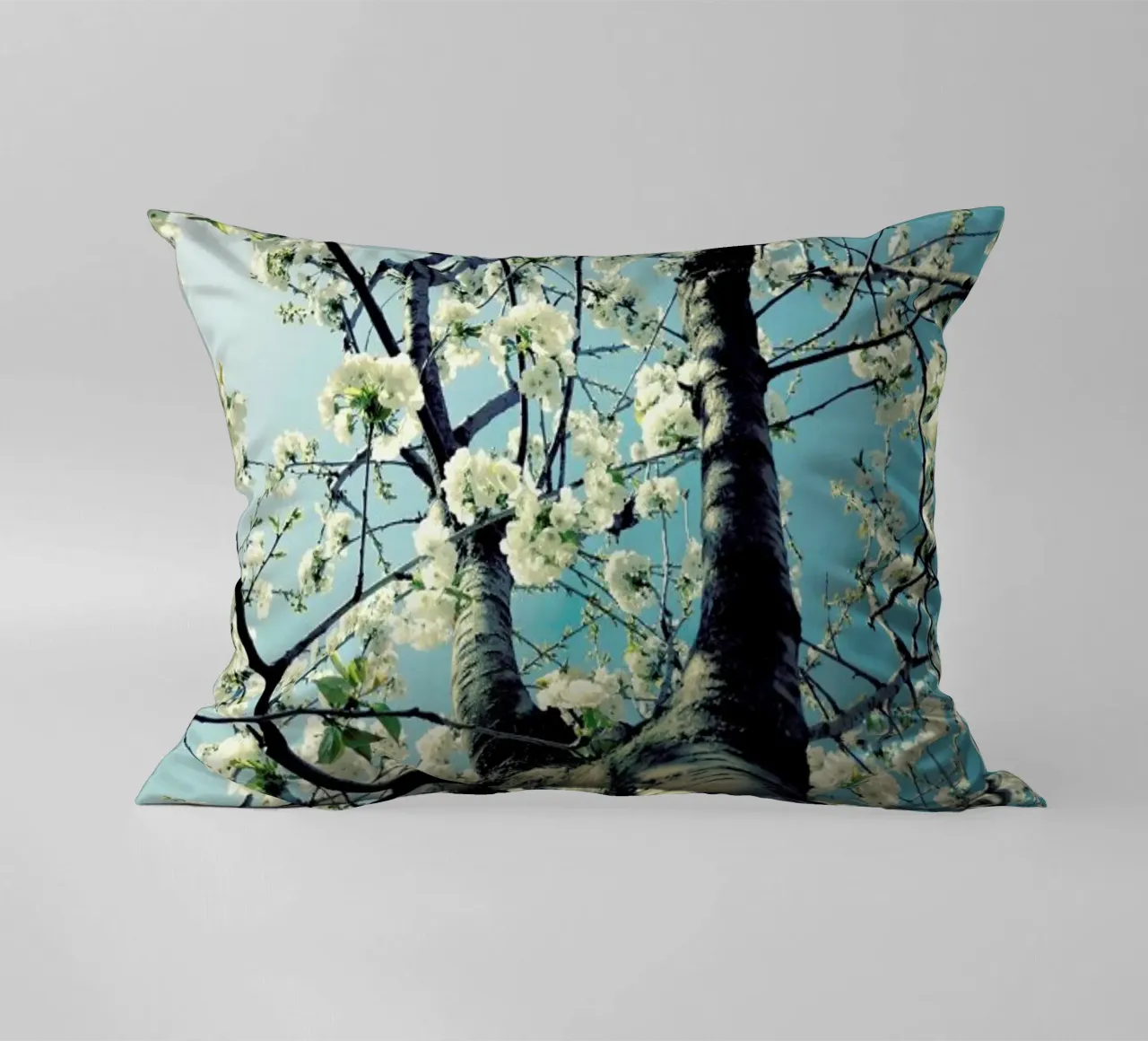 Under The Cherry Tree cuscino da Angelo Cerantola