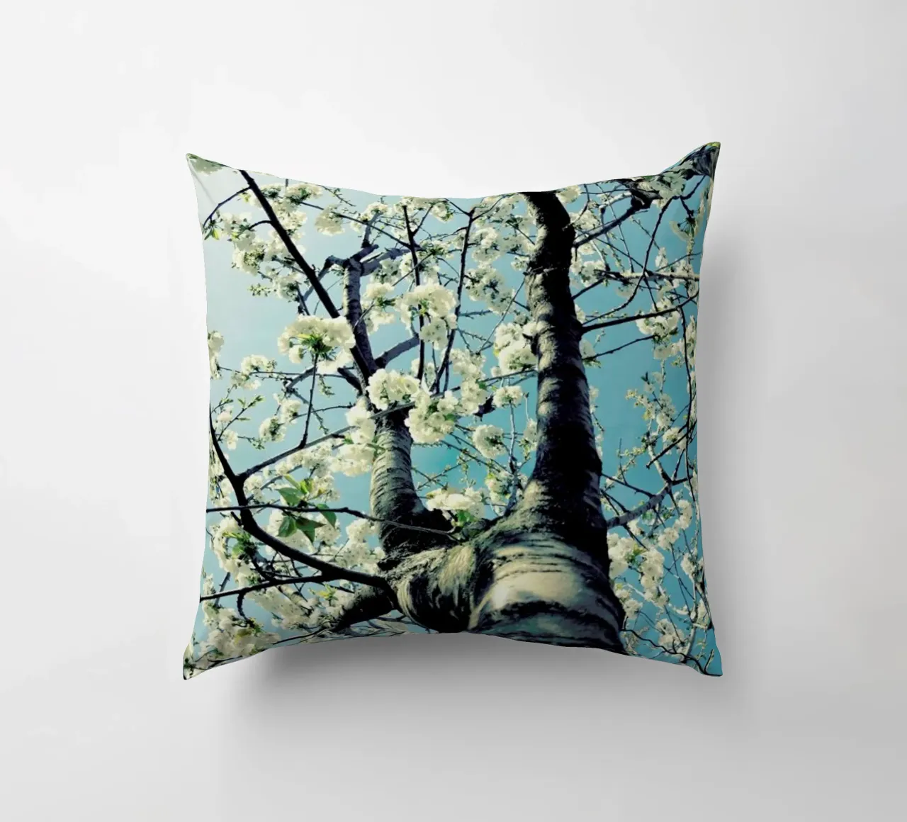 Under The Cherry Tree cuscino da Angelo Cerantola