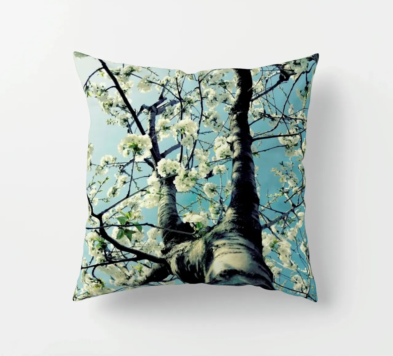 Under The Cherry Tree cuscino da Angelo Cerantola