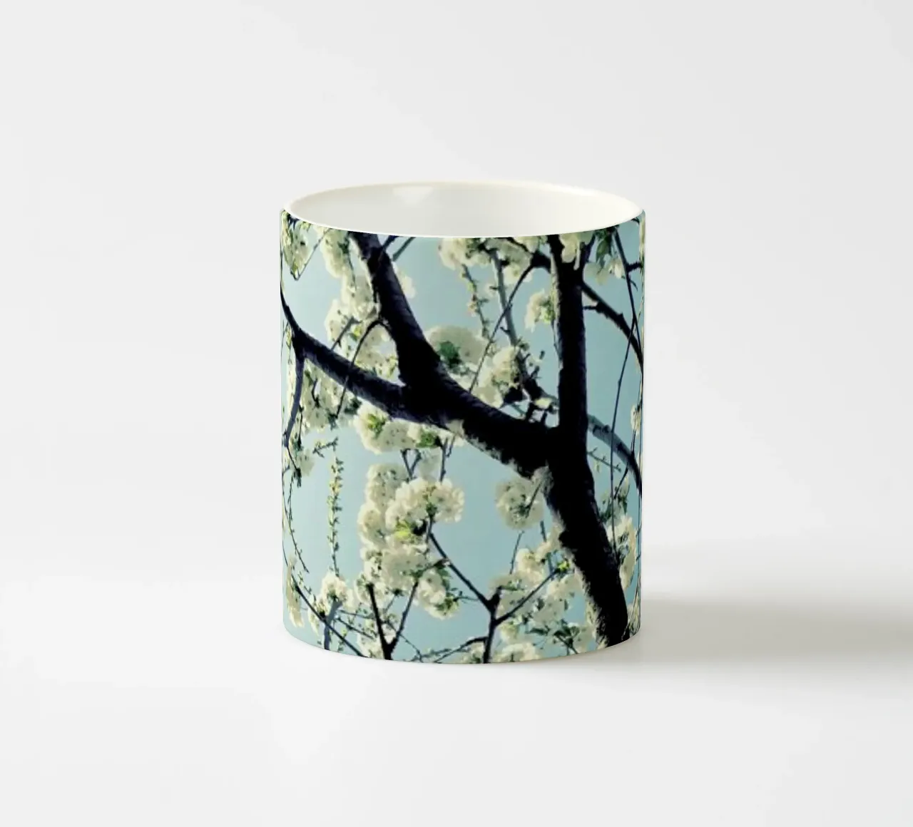 Under The Cherry Tree tazza in ceramica da Angelo Cerantola